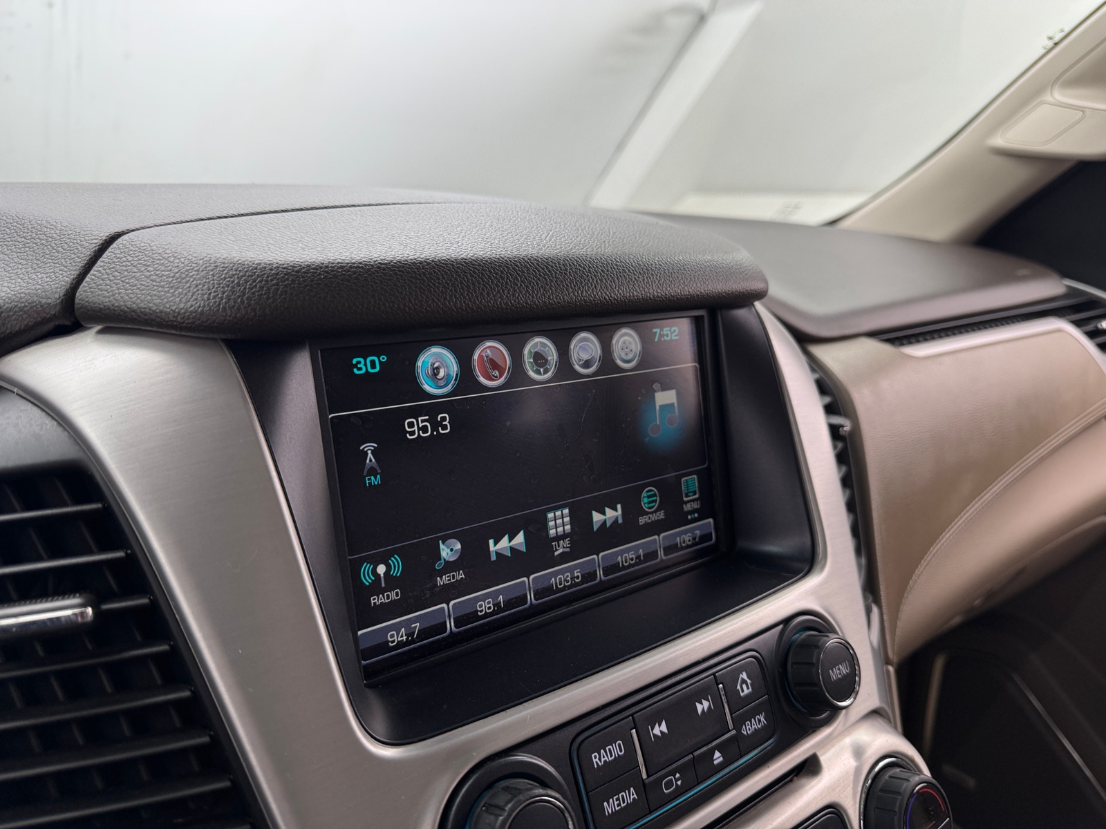 Thumbnail: 2018 GMC Yukon XL - 3