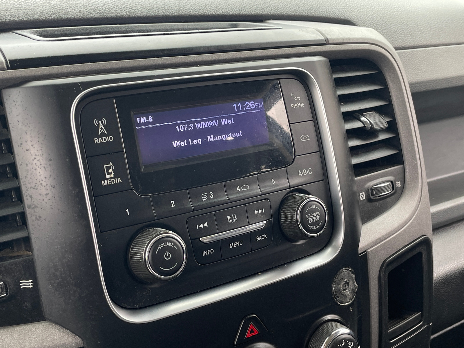 Thumbnail: 2020 RAM 1500 Classic - 3