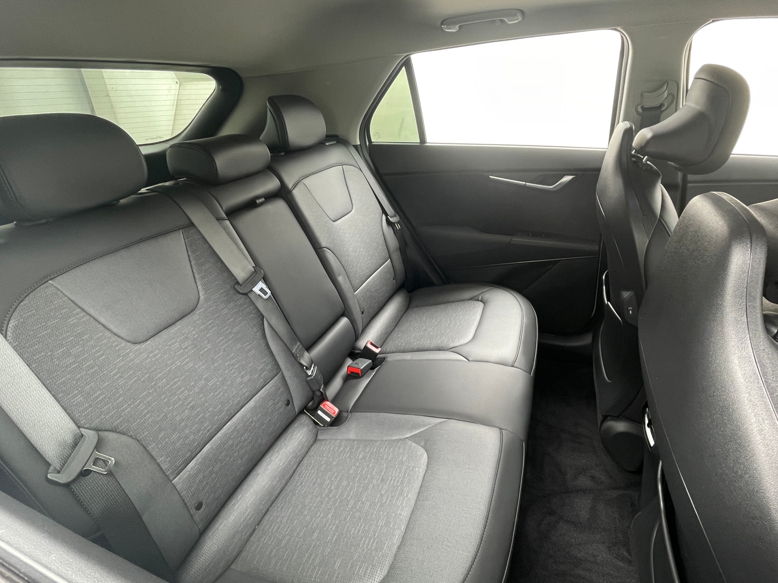 Thumbnail: 2023 Kia Niro - 5