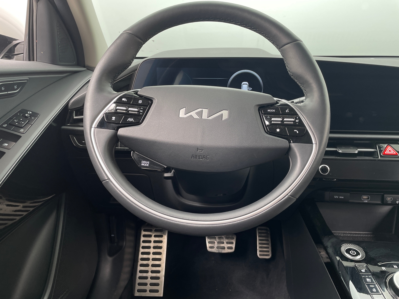 Thumbnail: 2023 Kia Niro - 4