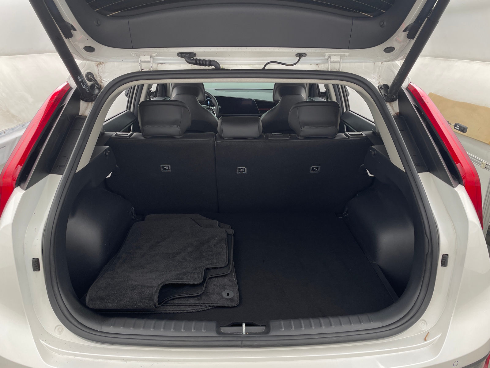 Thumbnail: 2023 Kia Niro - 6