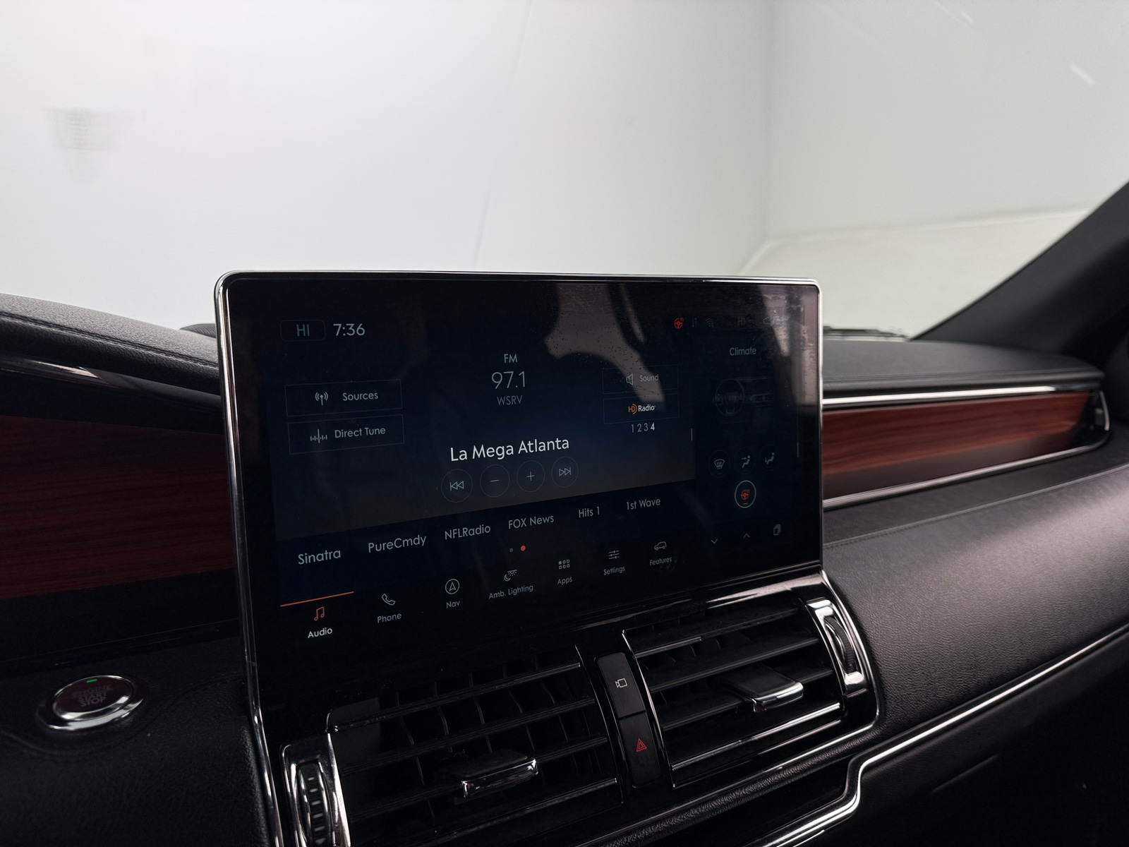 Thumbnail: 2024 Lincoln Navigator - 3