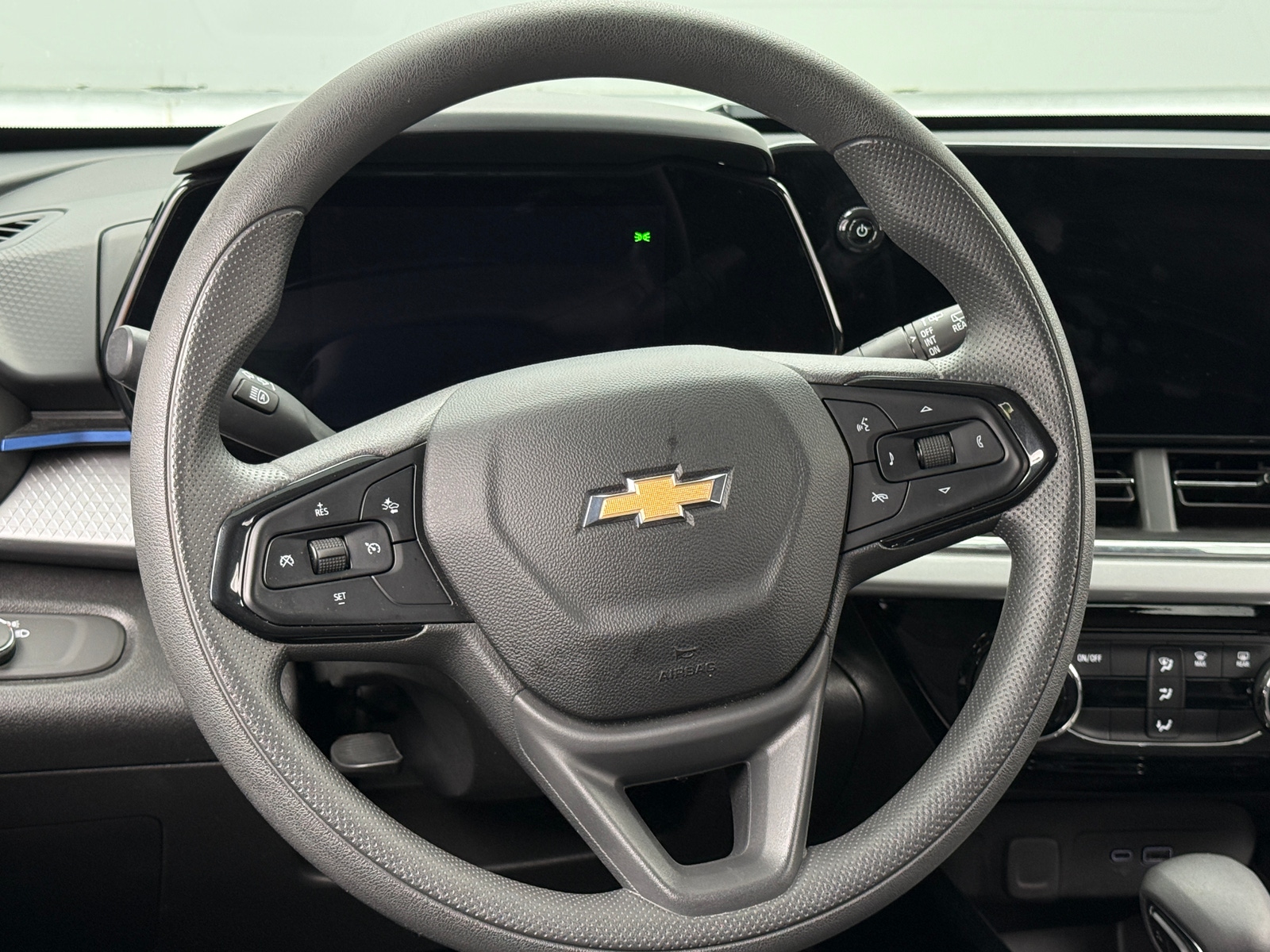 Thumbnail: 2025 Chevrolet Trax - 5