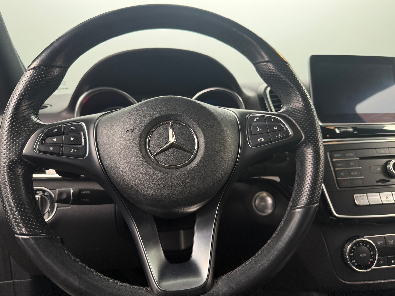 Thumbnail: 2016 Mercedes-Benz GLE - 4