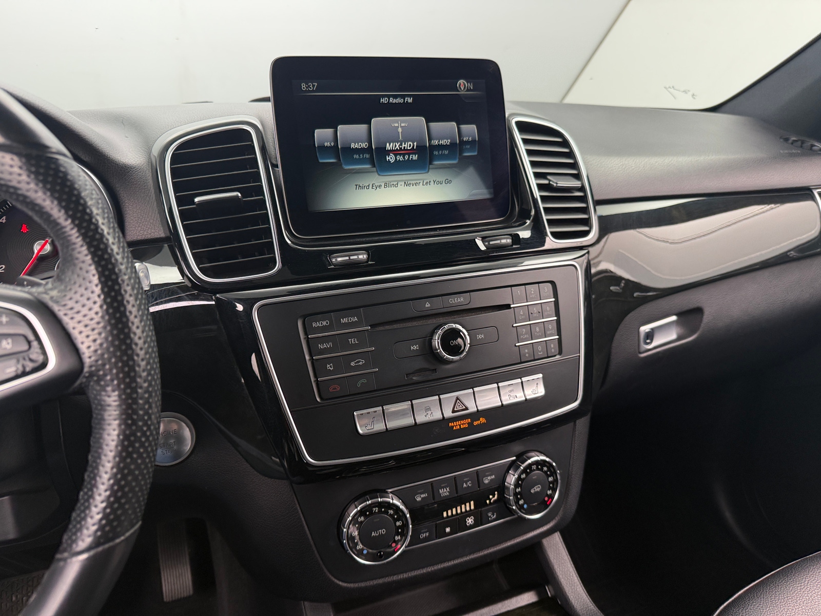 Thumbnail: 2016 Mercedes-Benz GLE - 3