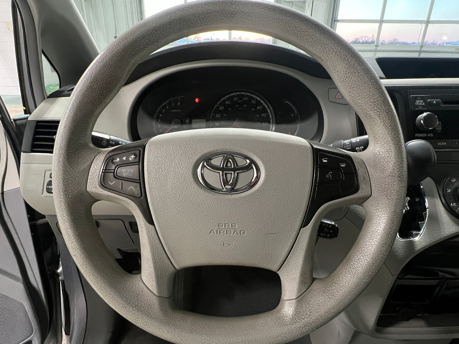 Thumbnail: 2011 Toyota Sienna - 5