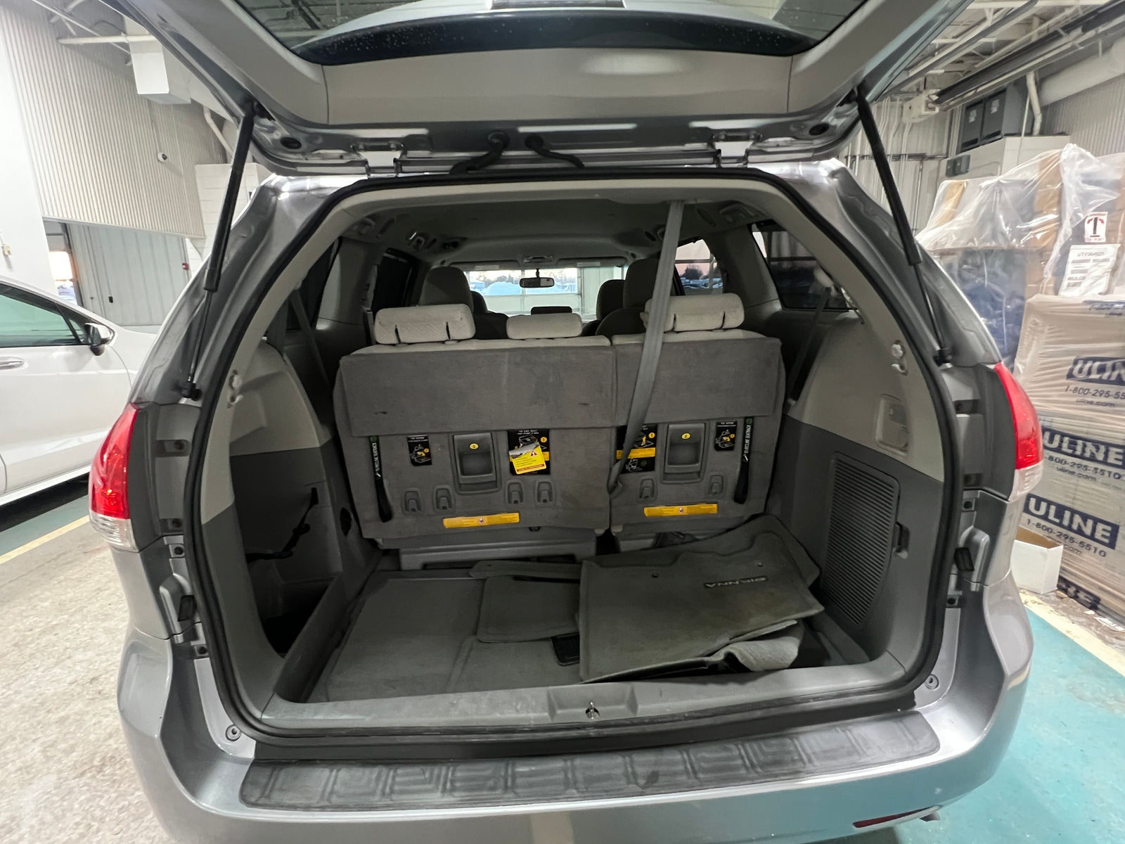 Thumbnail: 2011 Toyota Sienna - 7