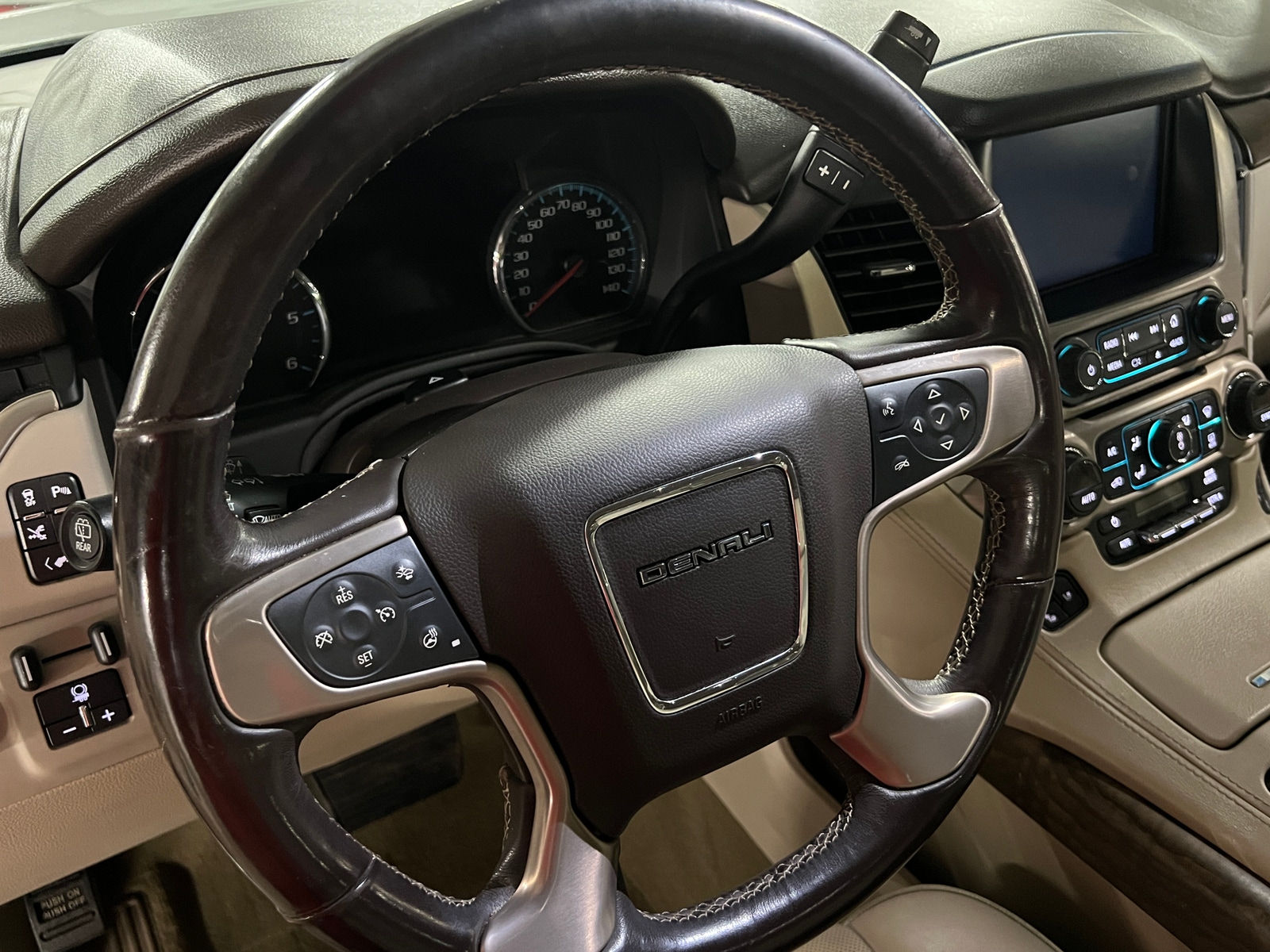 Thumbnail: 2019 GMC Yukon XL - 4