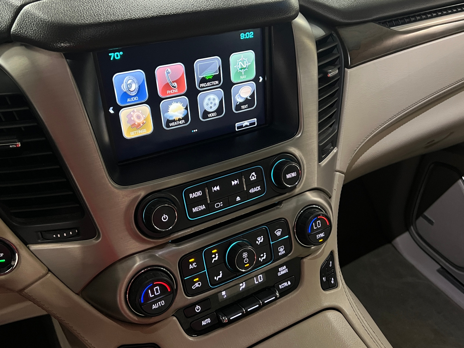 Thumbnail: 2019 GMC Yukon XL - 3