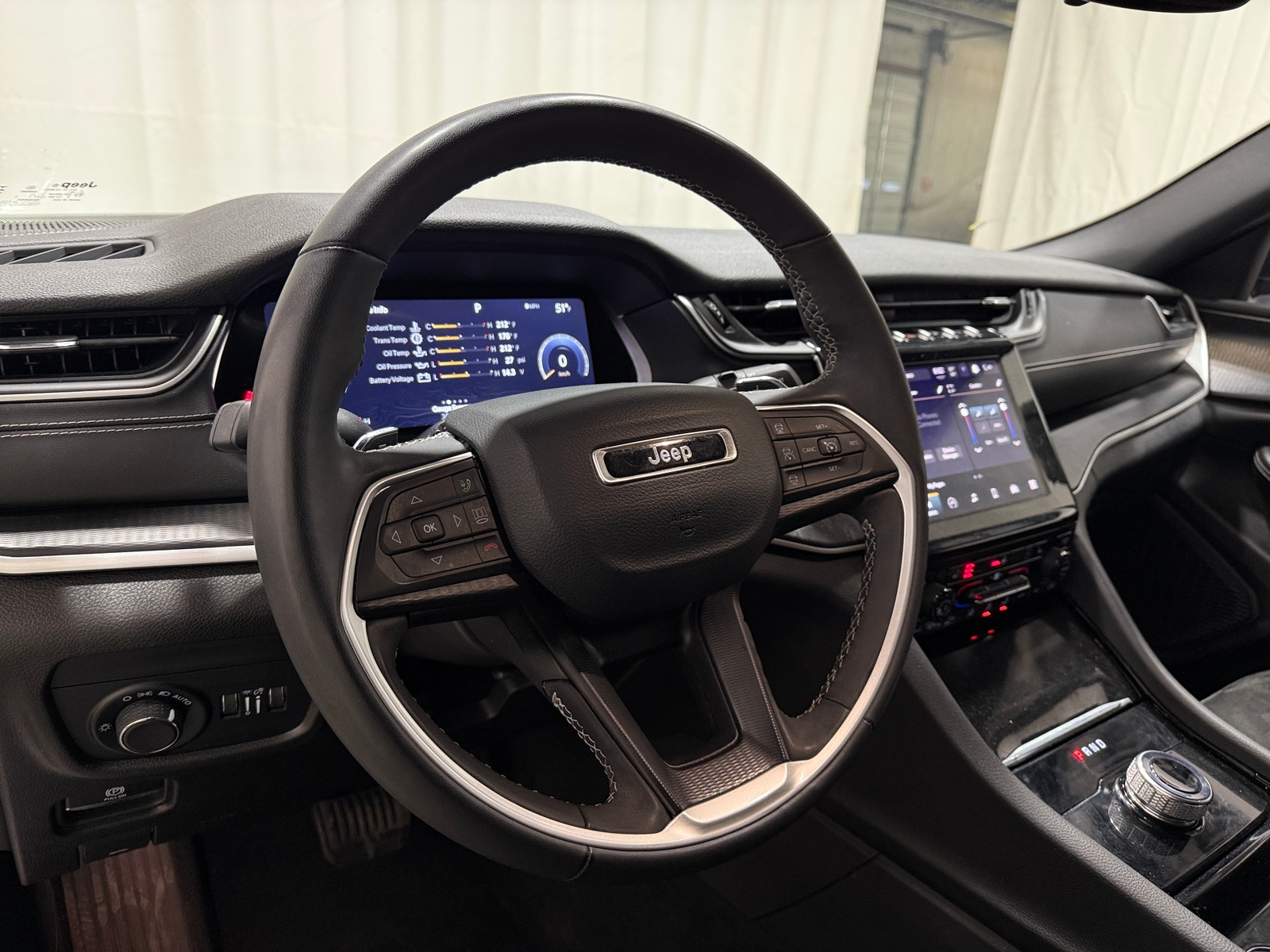 Thumbnail: 2023 Jeep Grand Cherokee L - 4