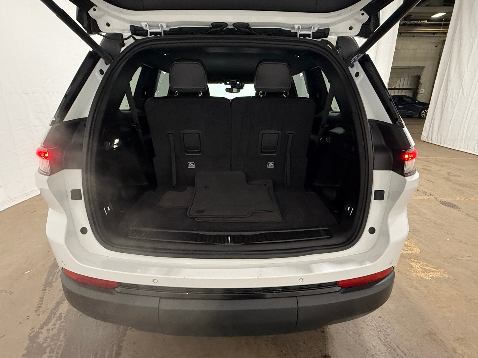 Thumbnail: 2023 Jeep Grand Cherokee L - 6