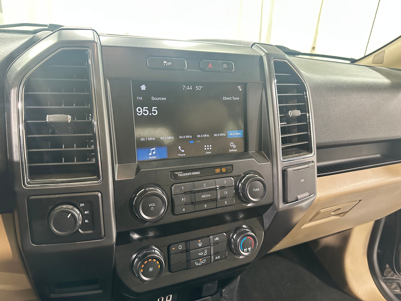 Thumbnail: 2019 Ford Econoline - 4