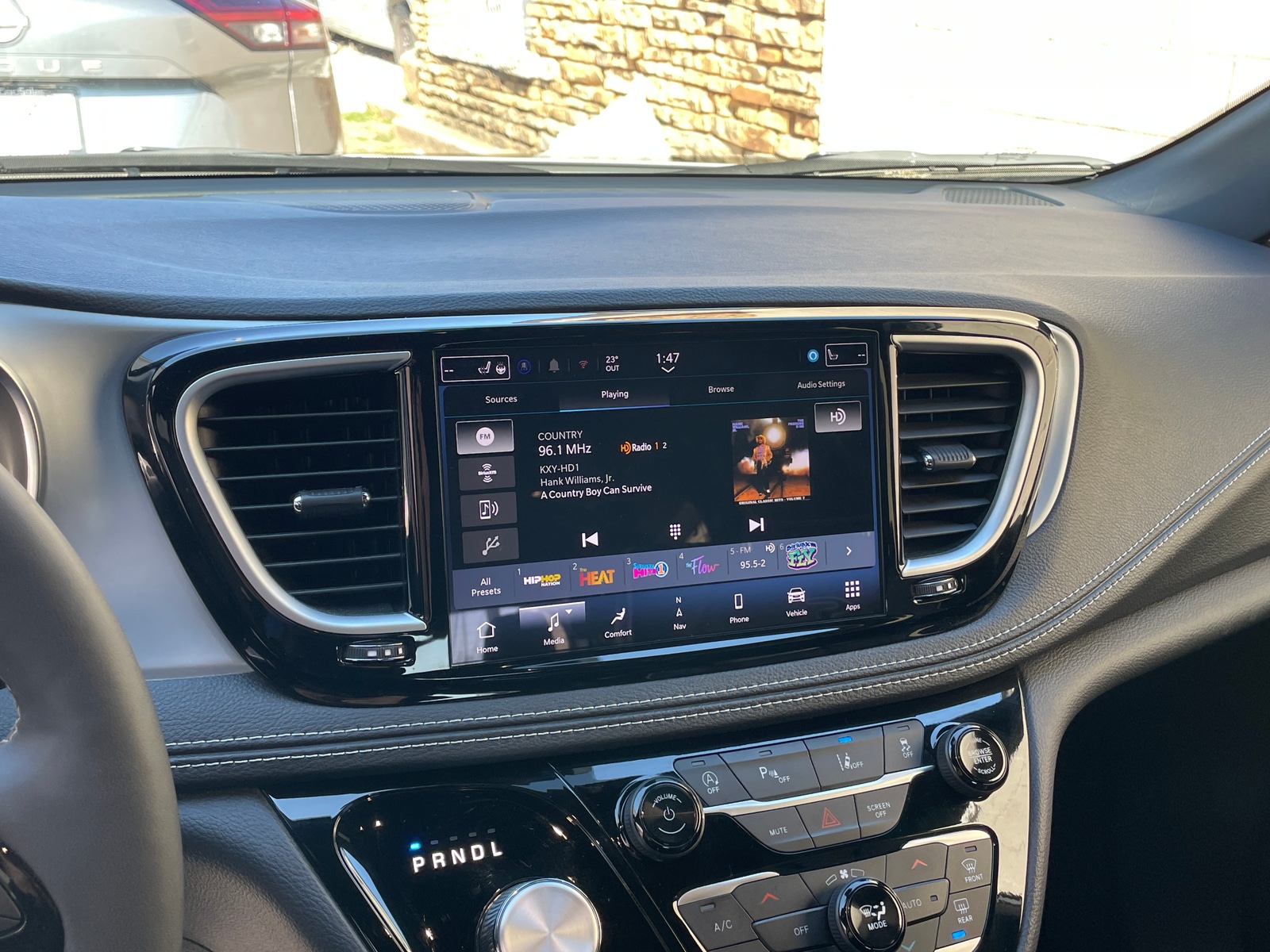 Thumbnail: 2025 Chrysler Pacifica - 3