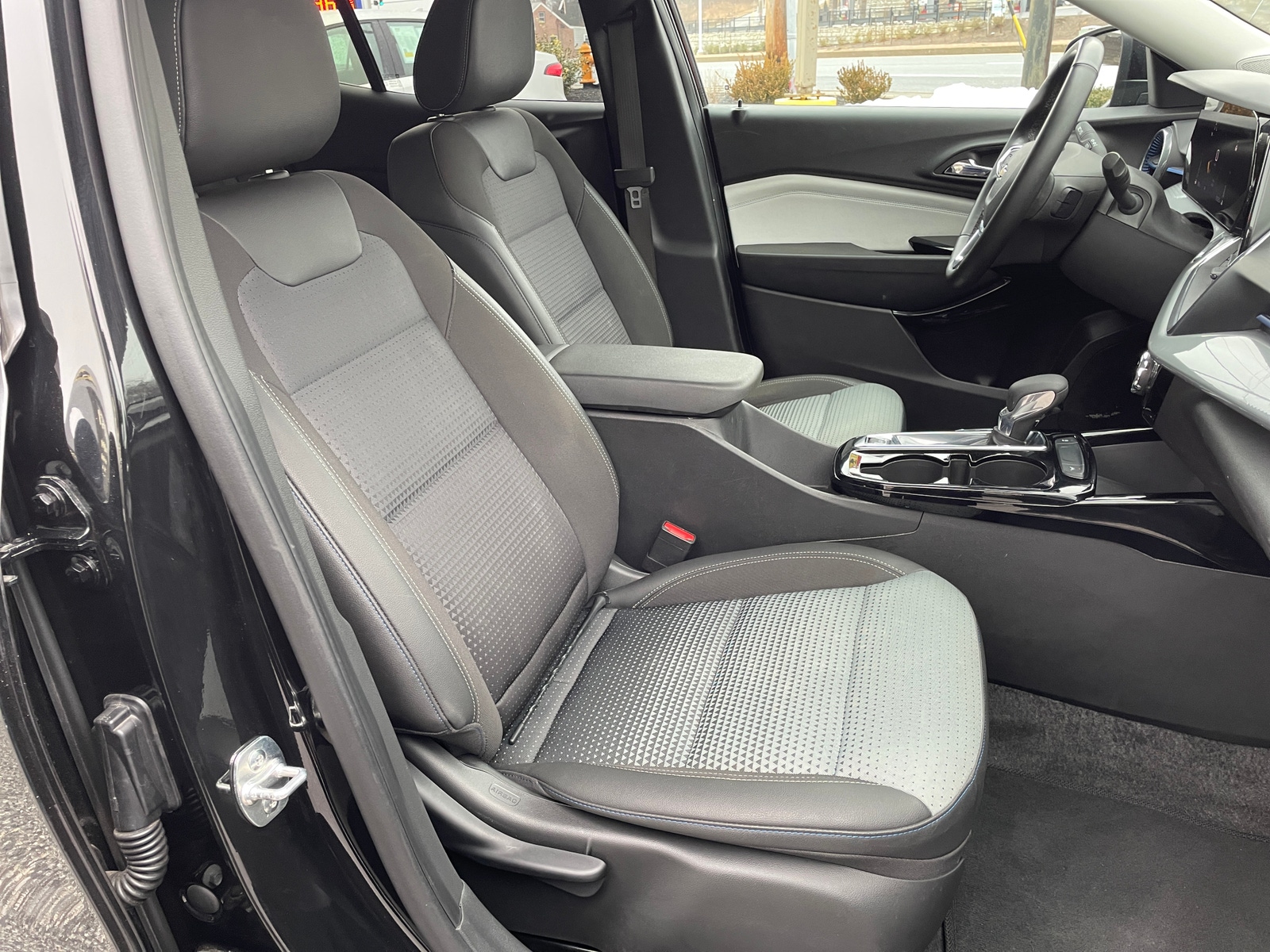 Thumbnail: 2025 Chevrolet Trax - 2