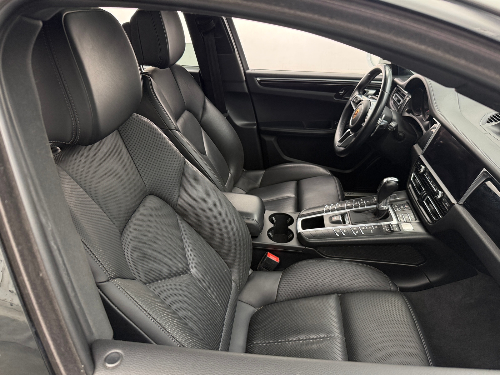 Thumbnail: 2019 Porsche Macan - 2