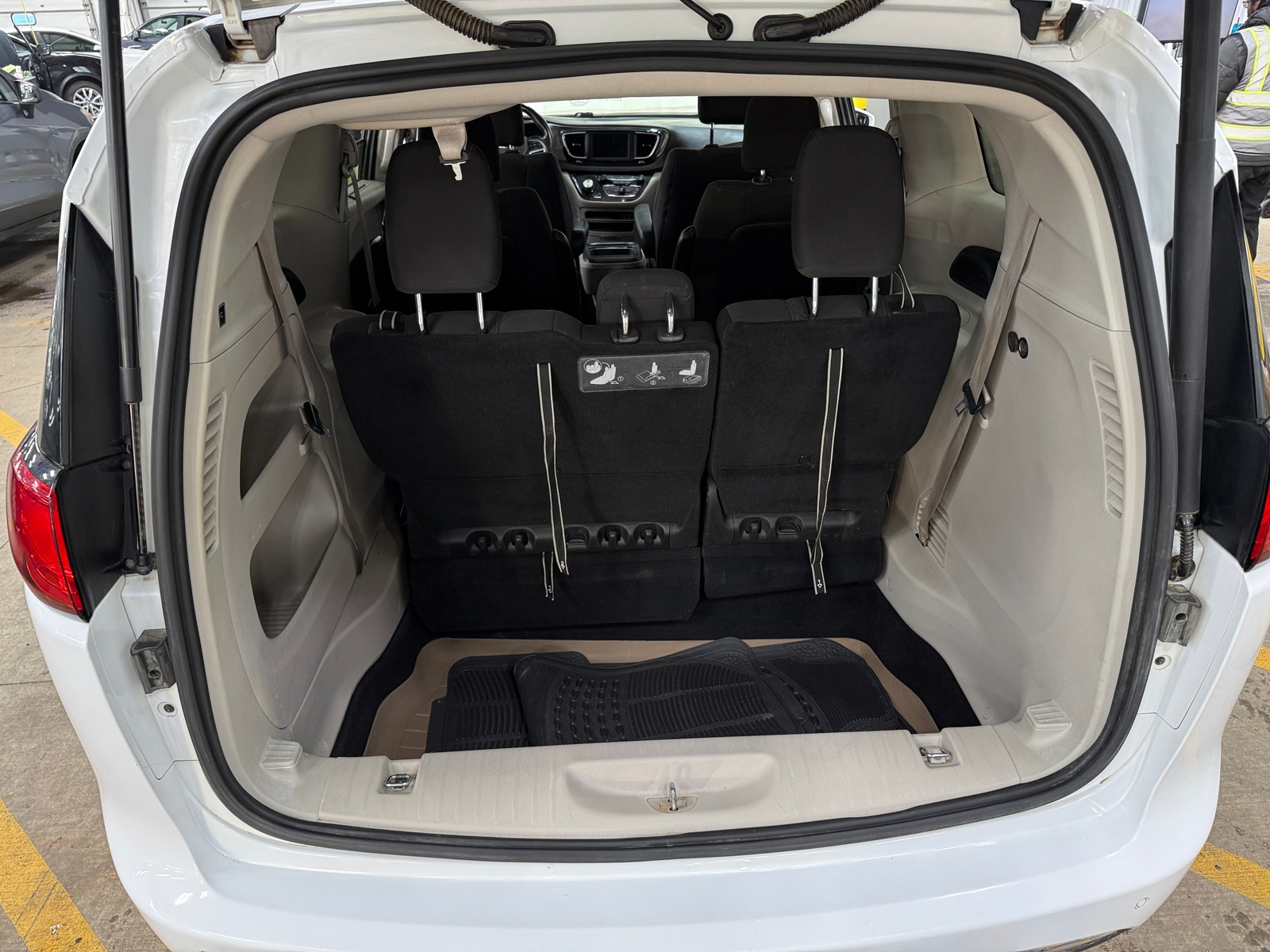 Thumbnail: 2020 Chrysler Pacifica - 7