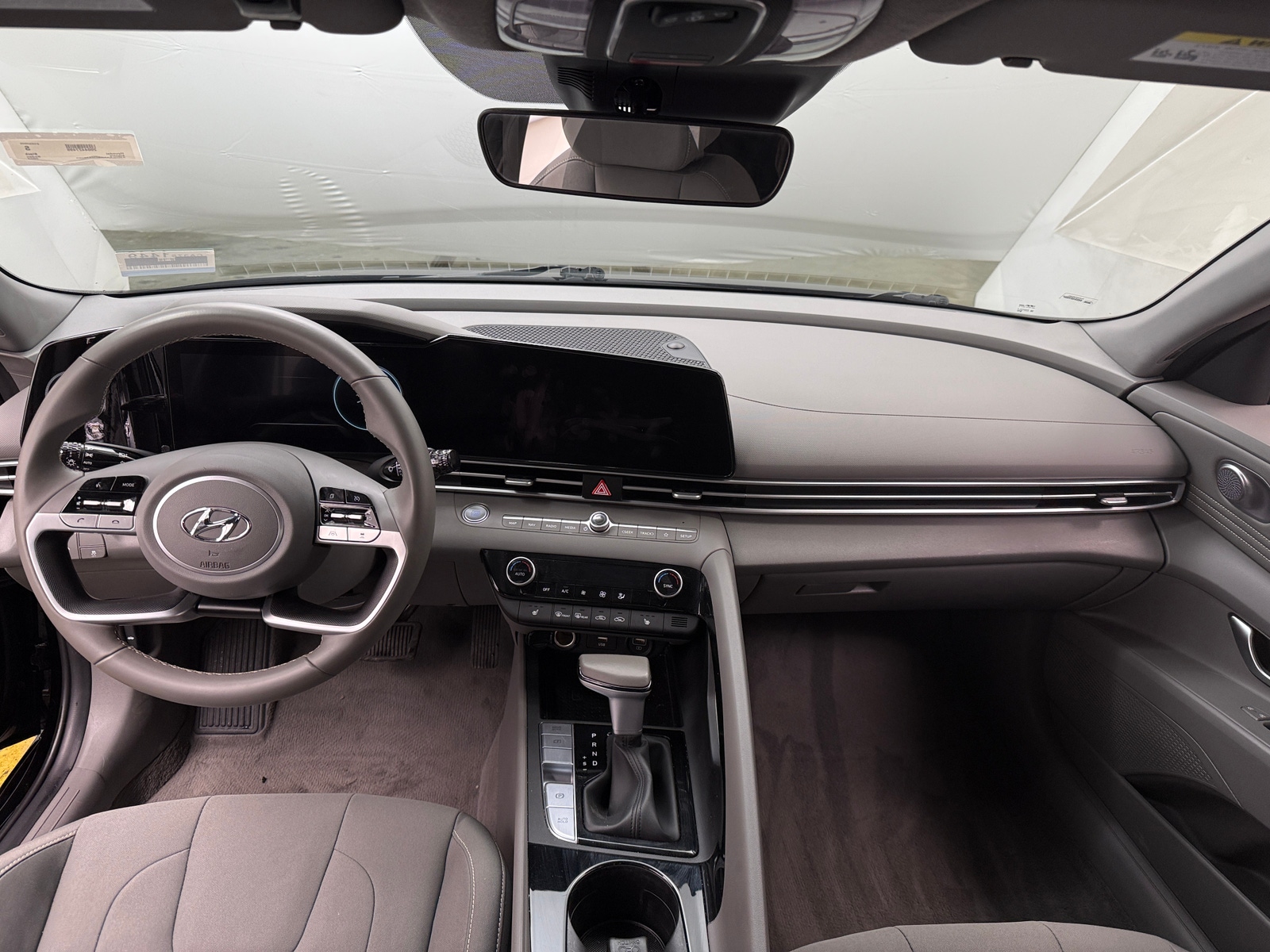 Thumbnail: 2023 Hyundai Elantra - 3