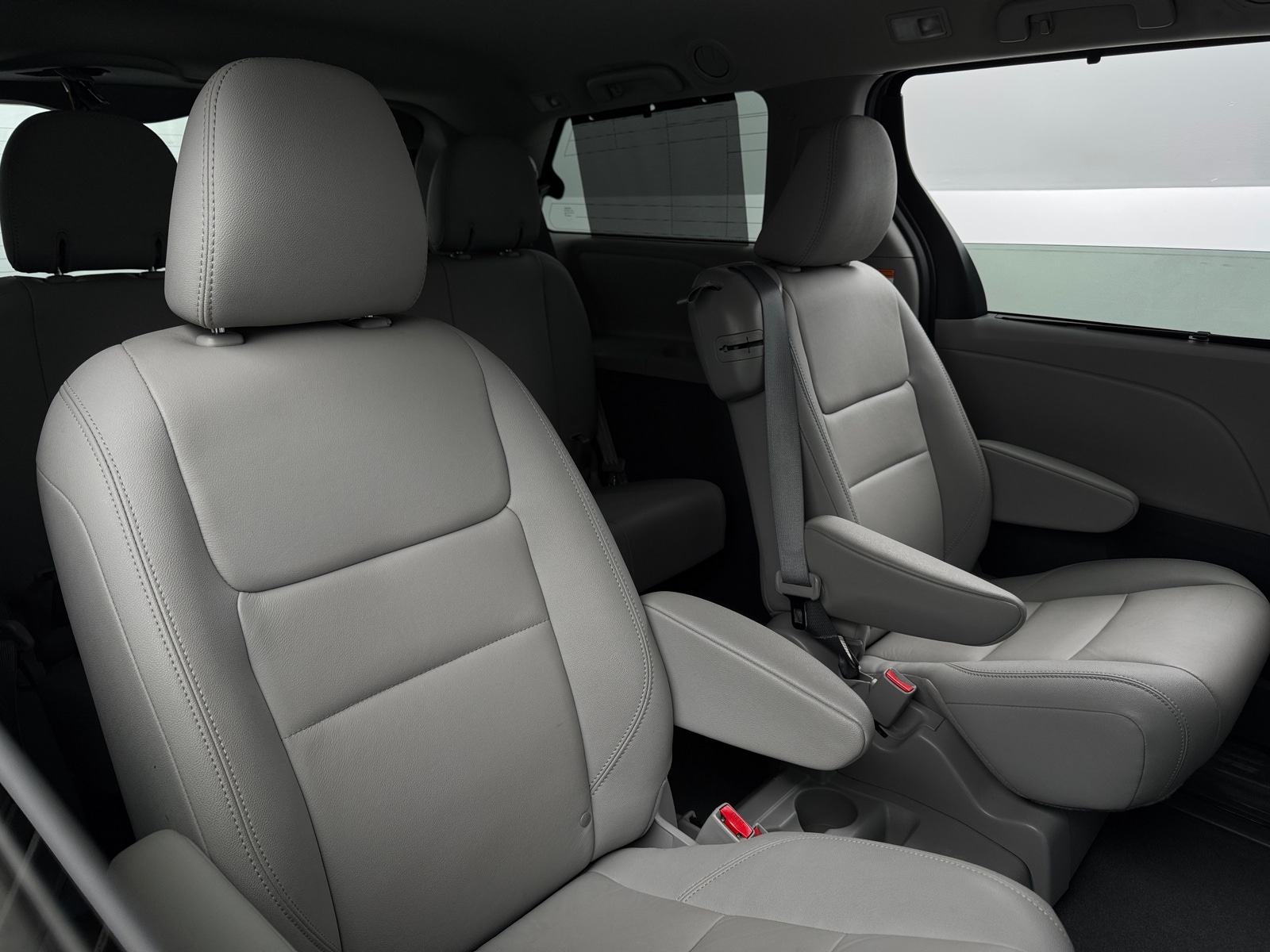 Thumbnail: 2020 Toyota Sienna - 5