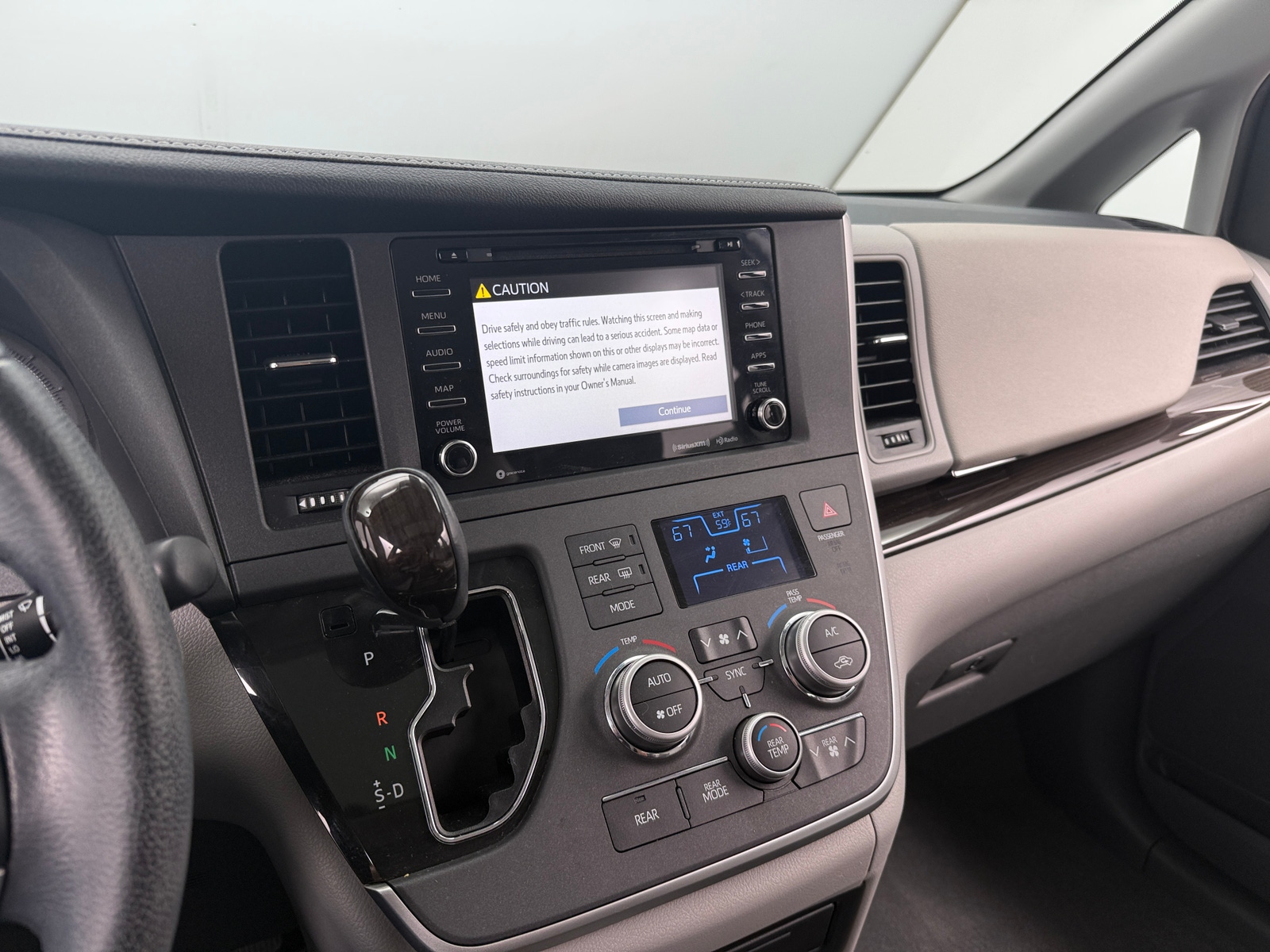 Thumbnail: 2020 Toyota Sienna - 3