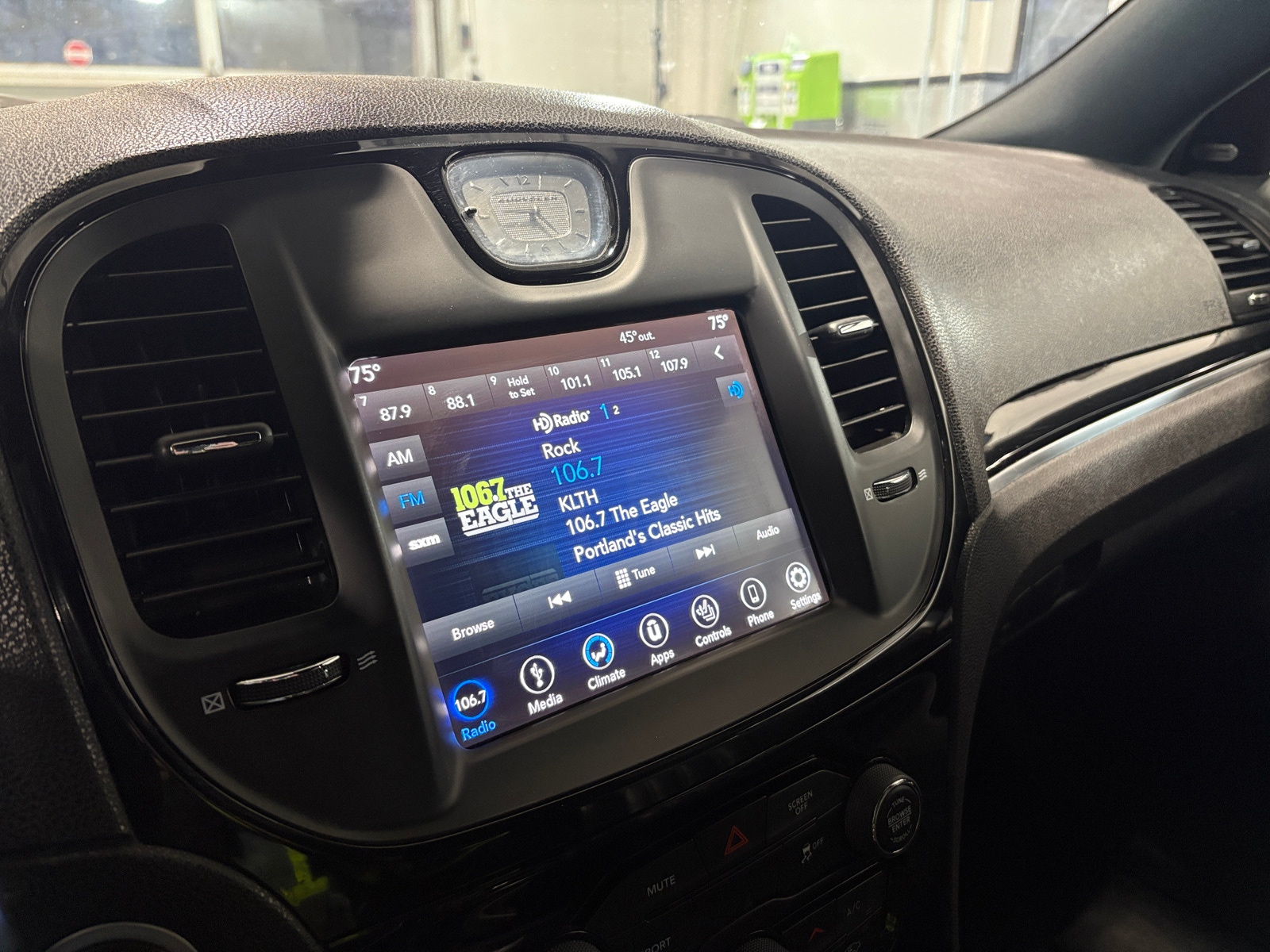 Thumbnail: 2019 Chrysler 300 - 3