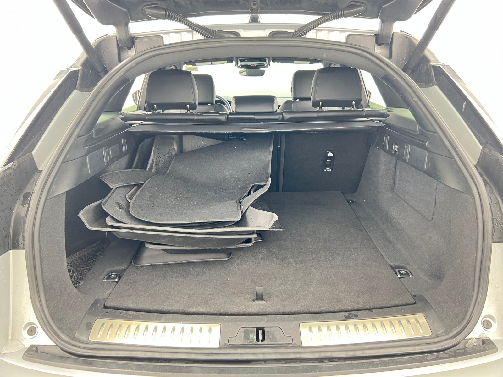 Thumbnail: 2025 Land Rover Range Rover Velar - 6