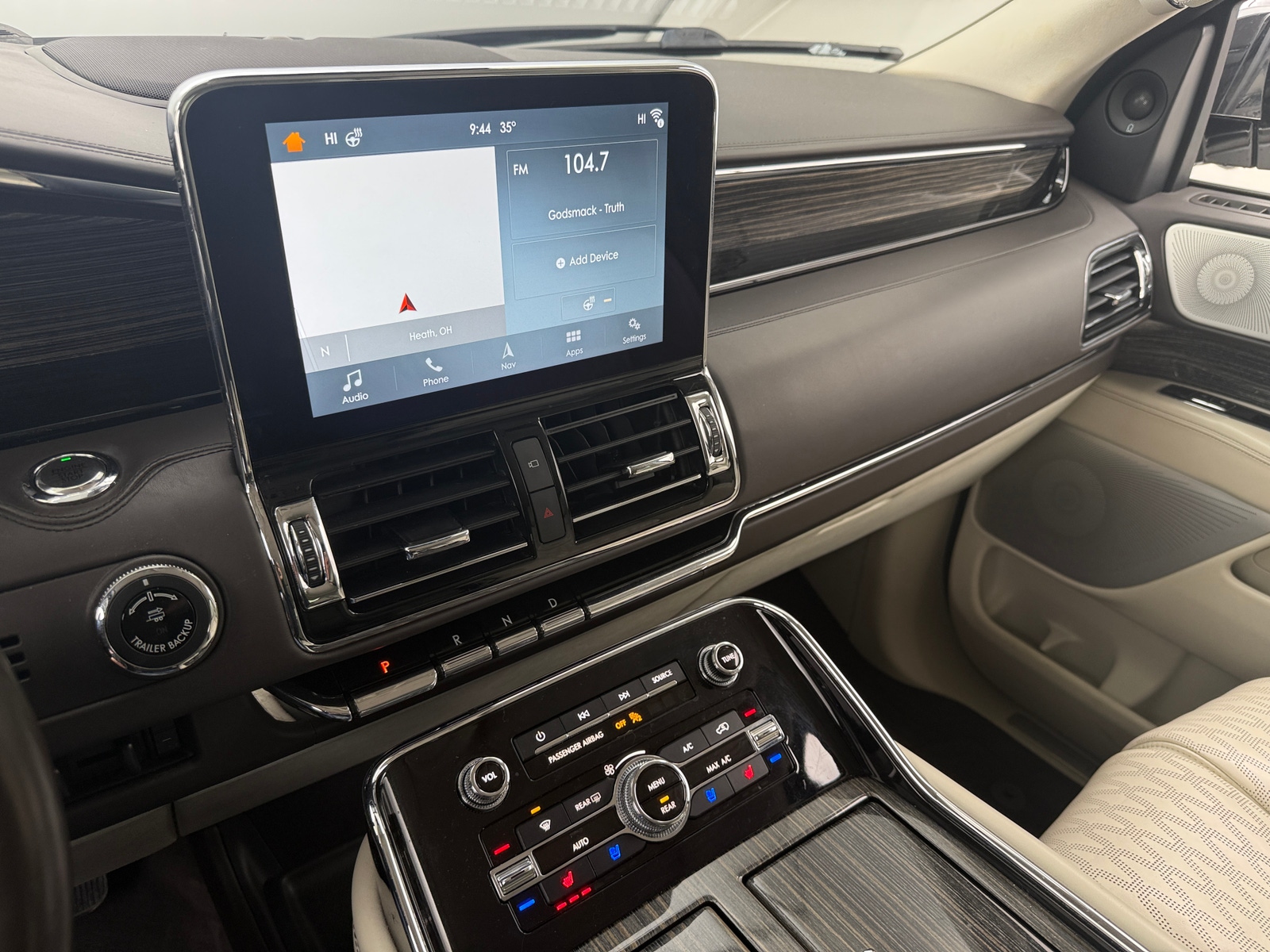 Thumbnail: 2018 Lincoln Navigator - 3