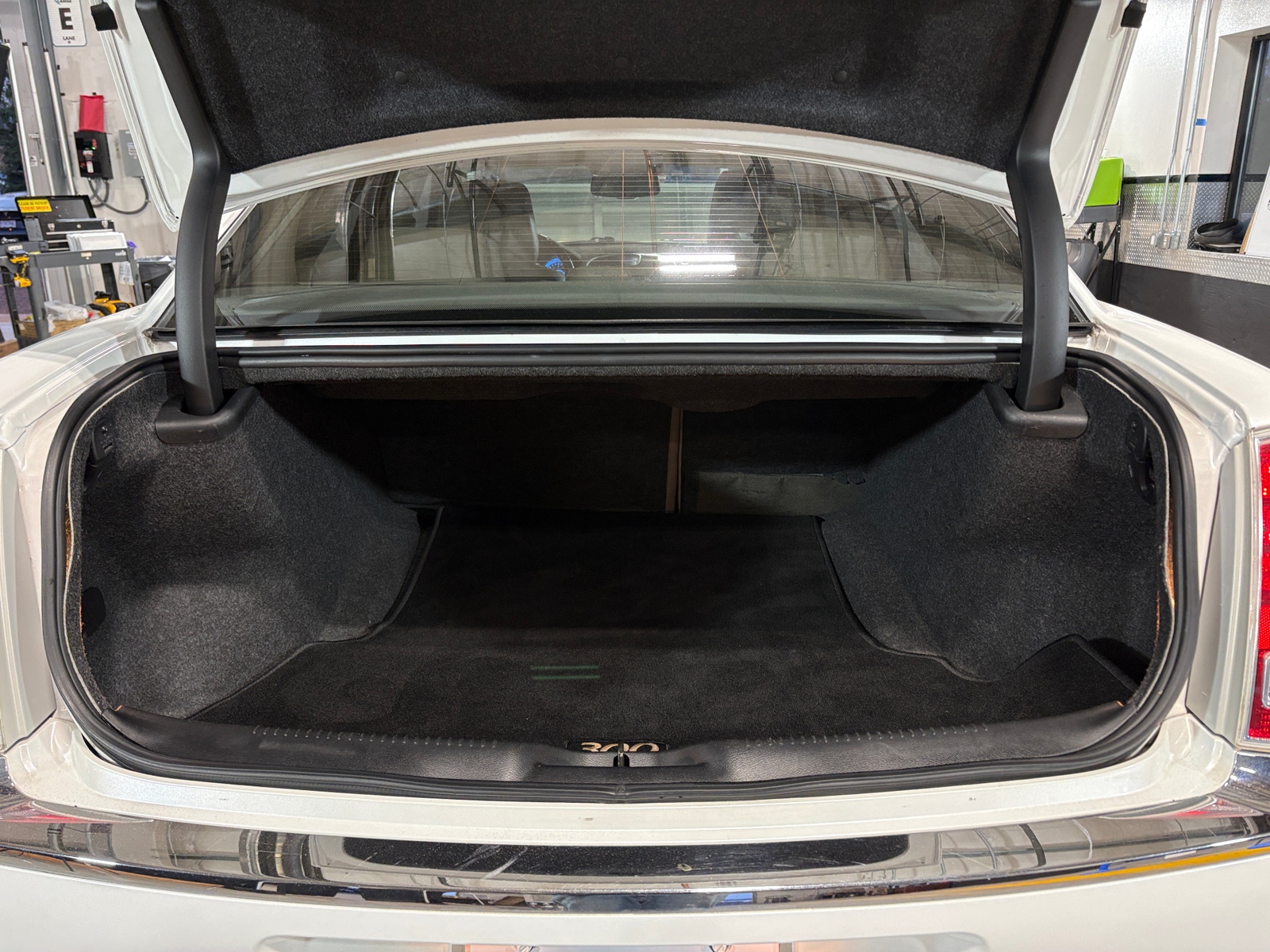 Thumbnail: 2011 Chrysler 300 - 6