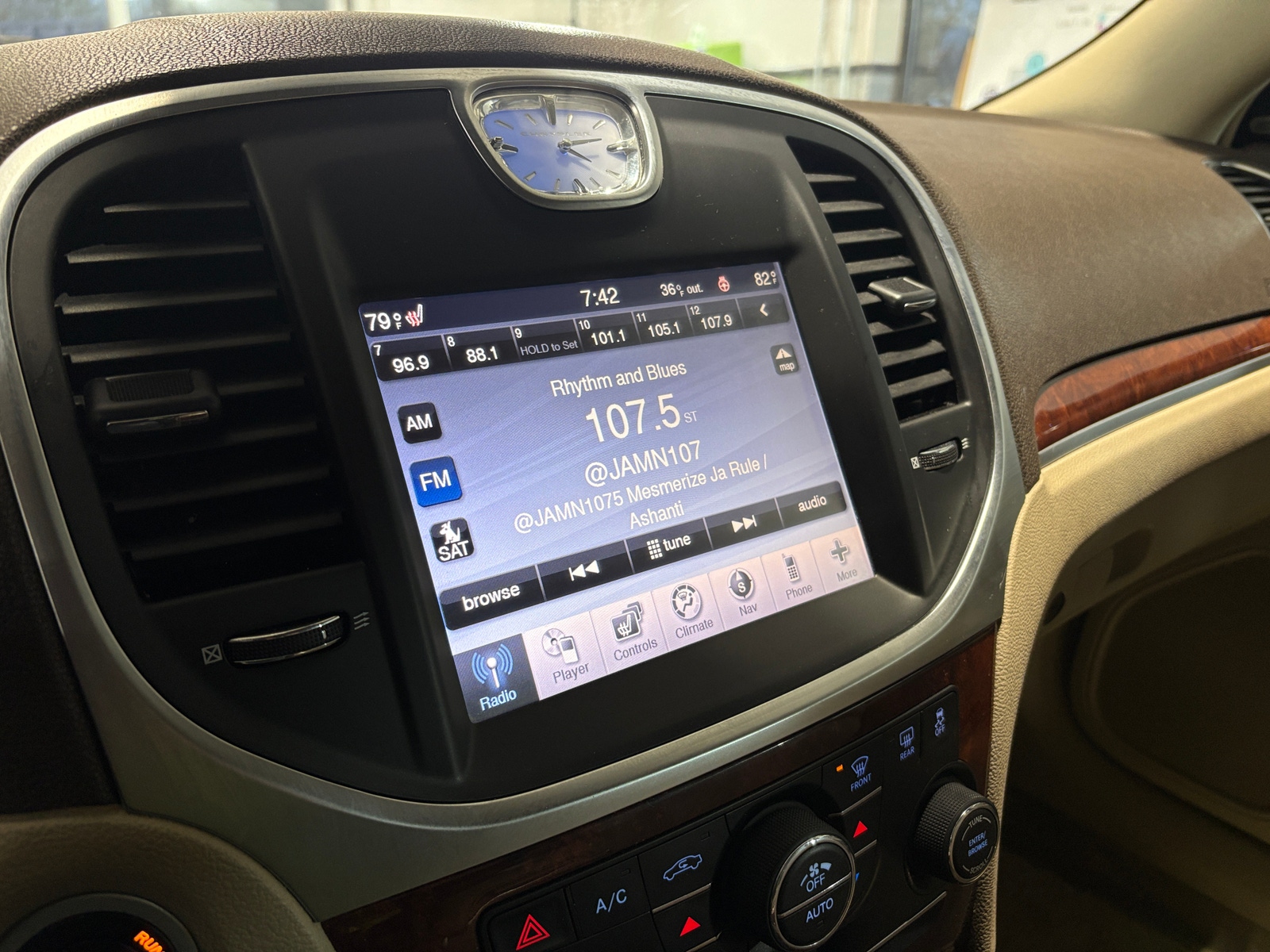 Thumbnail: 2011 Chrysler 300 - 3