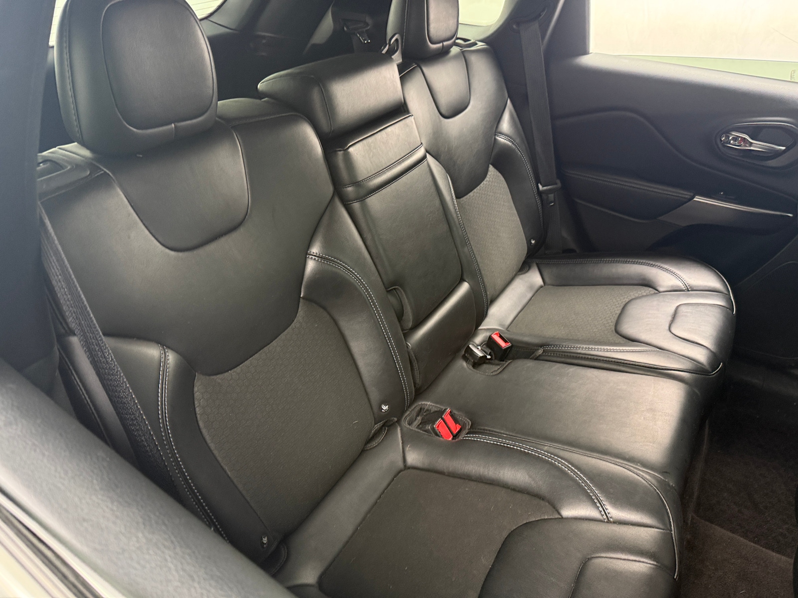 Thumbnail: 2019 Jeep Cherokee - 6