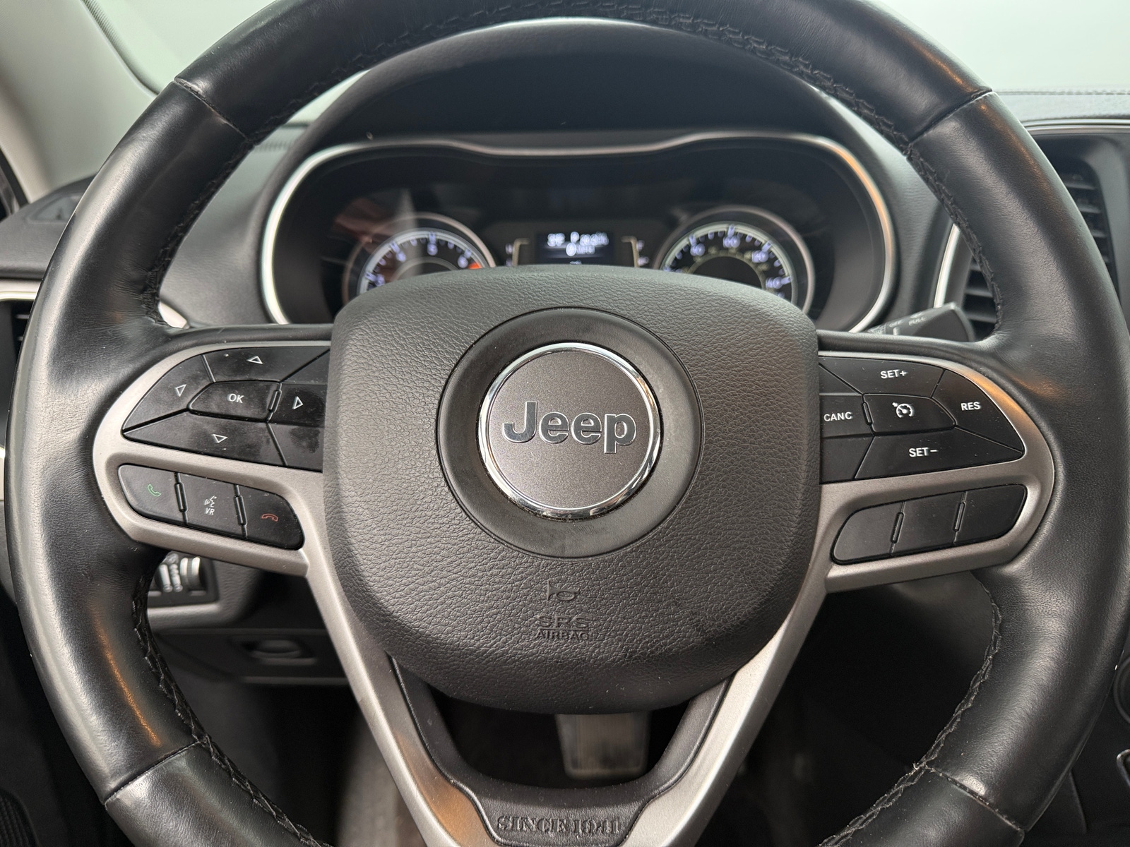 Thumbnail: 2019 Jeep Cherokee - 5
