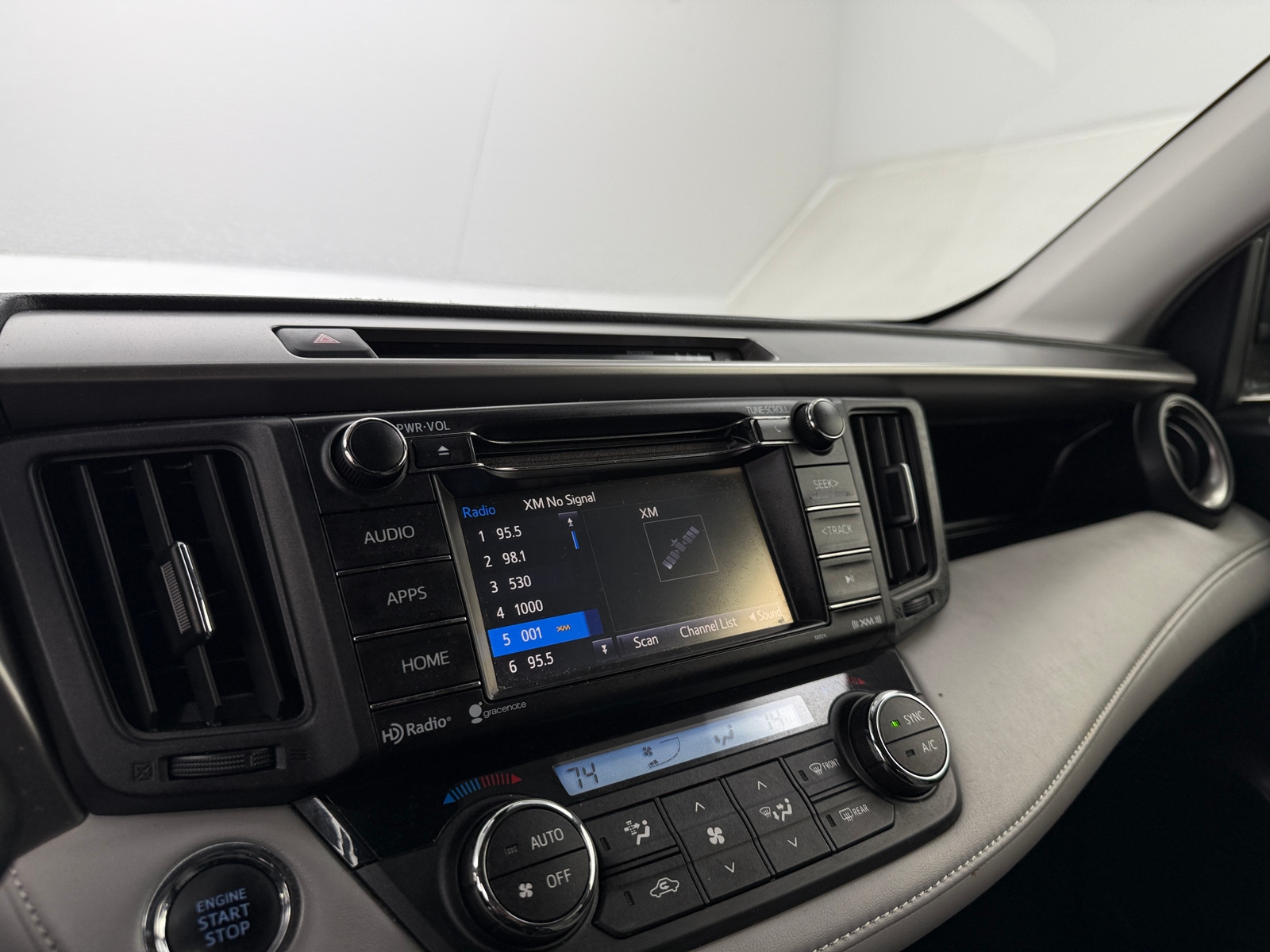 Thumbnail: 2018 Toyota RAV4 - 4