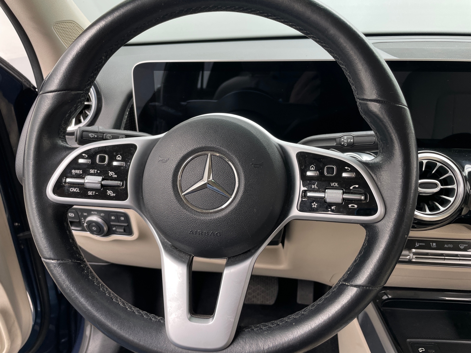 Thumbnail: 2021 Mercedes-Benz GLB - 4