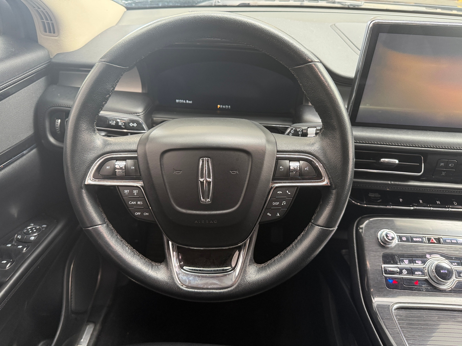 Thumbnail: 2023 Lincoln Nautilus - 4