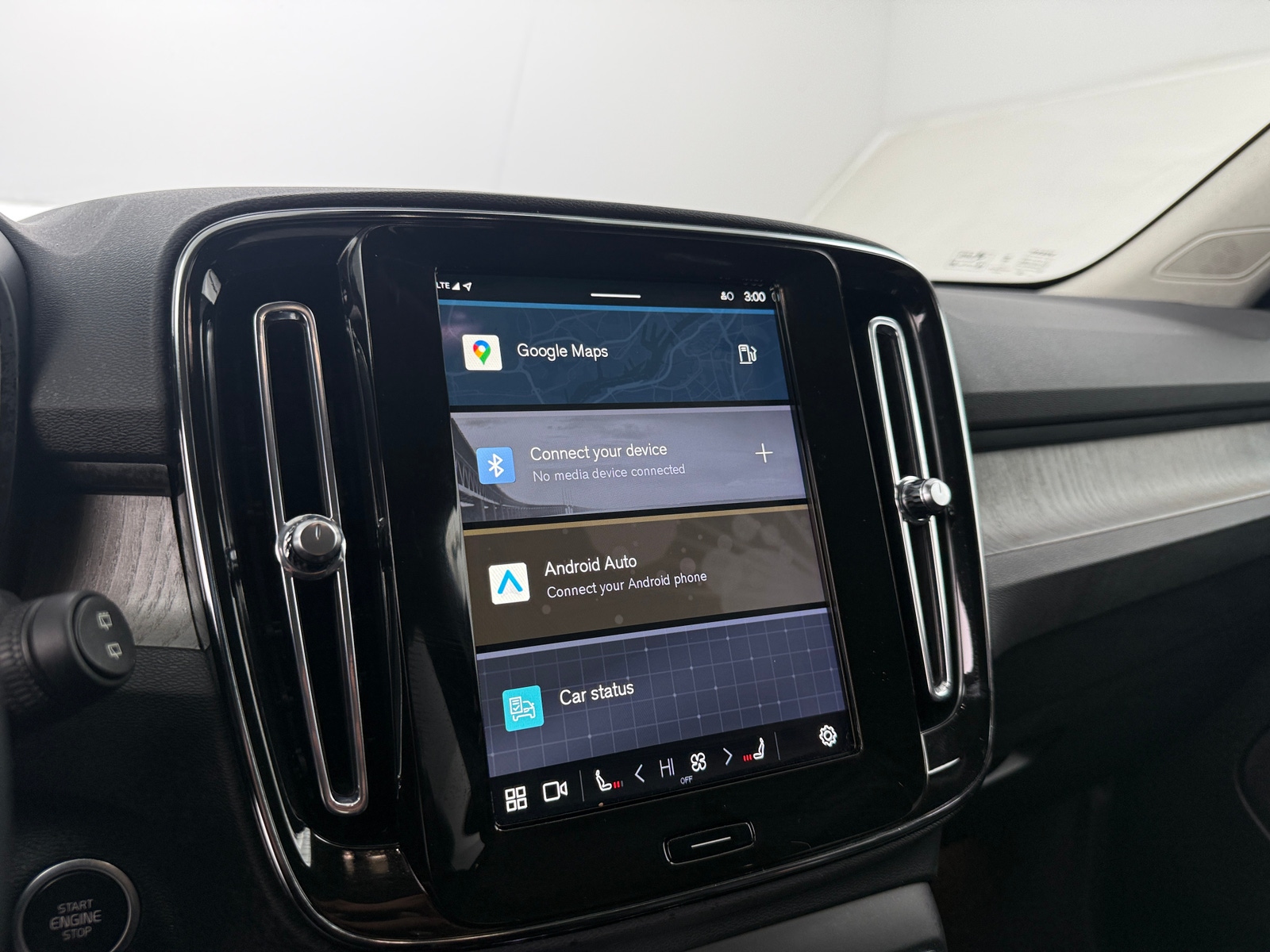 Thumbnail: 2025 Volvo XC40 - 3