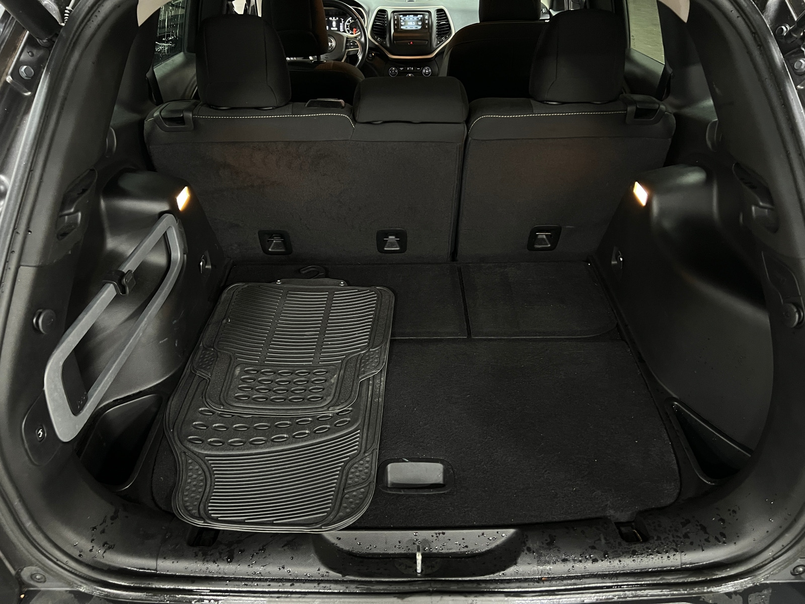 Thumbnail: 2016 Jeep Cherokee - 7