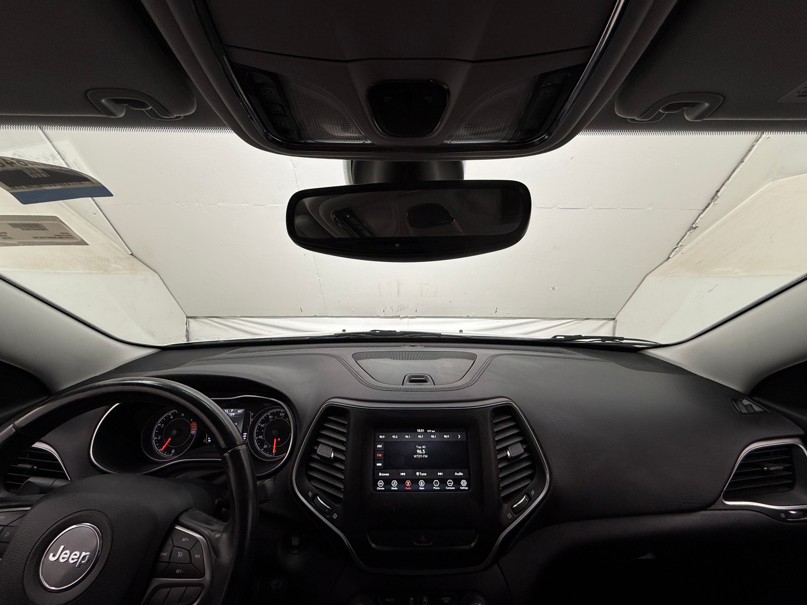 Thumbnail: 2019 Jeep Cherokee - 3