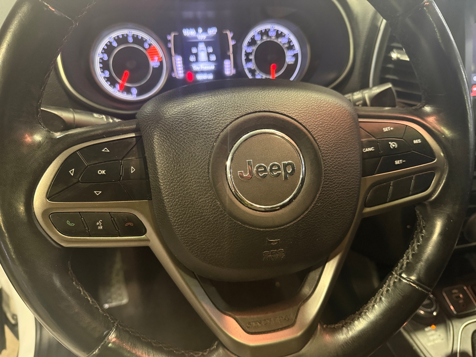 Thumbnail: 2019 Jeep Cherokee - 5