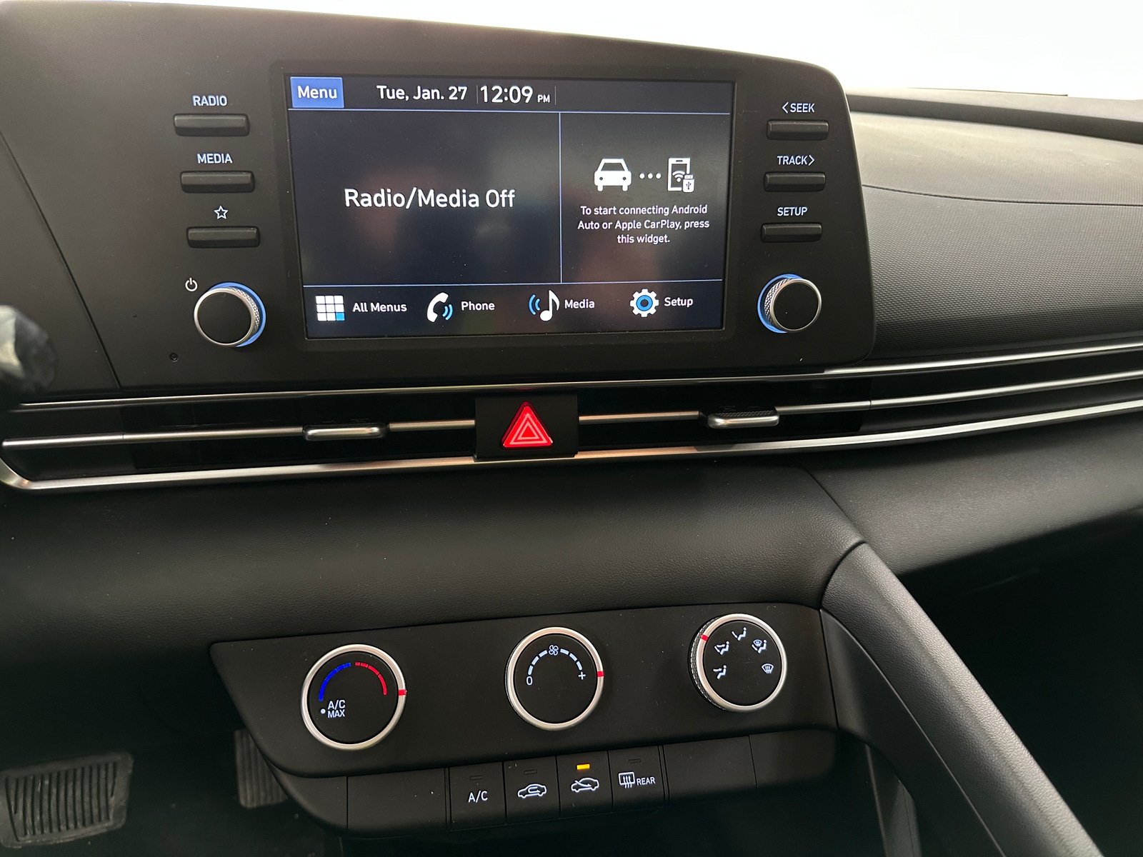 Thumbnail: 2024 Hyundai Elantra - 4