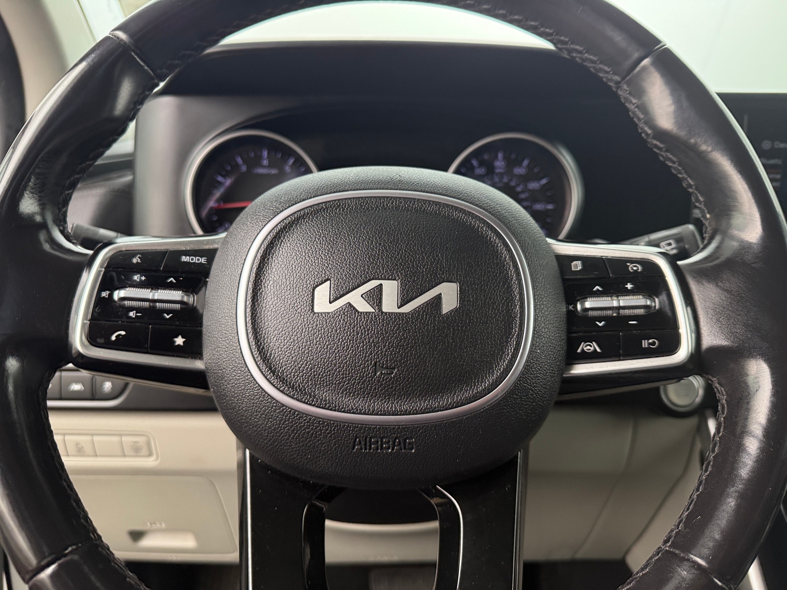 Thumbnail: 2023 Kia Carnival - 4