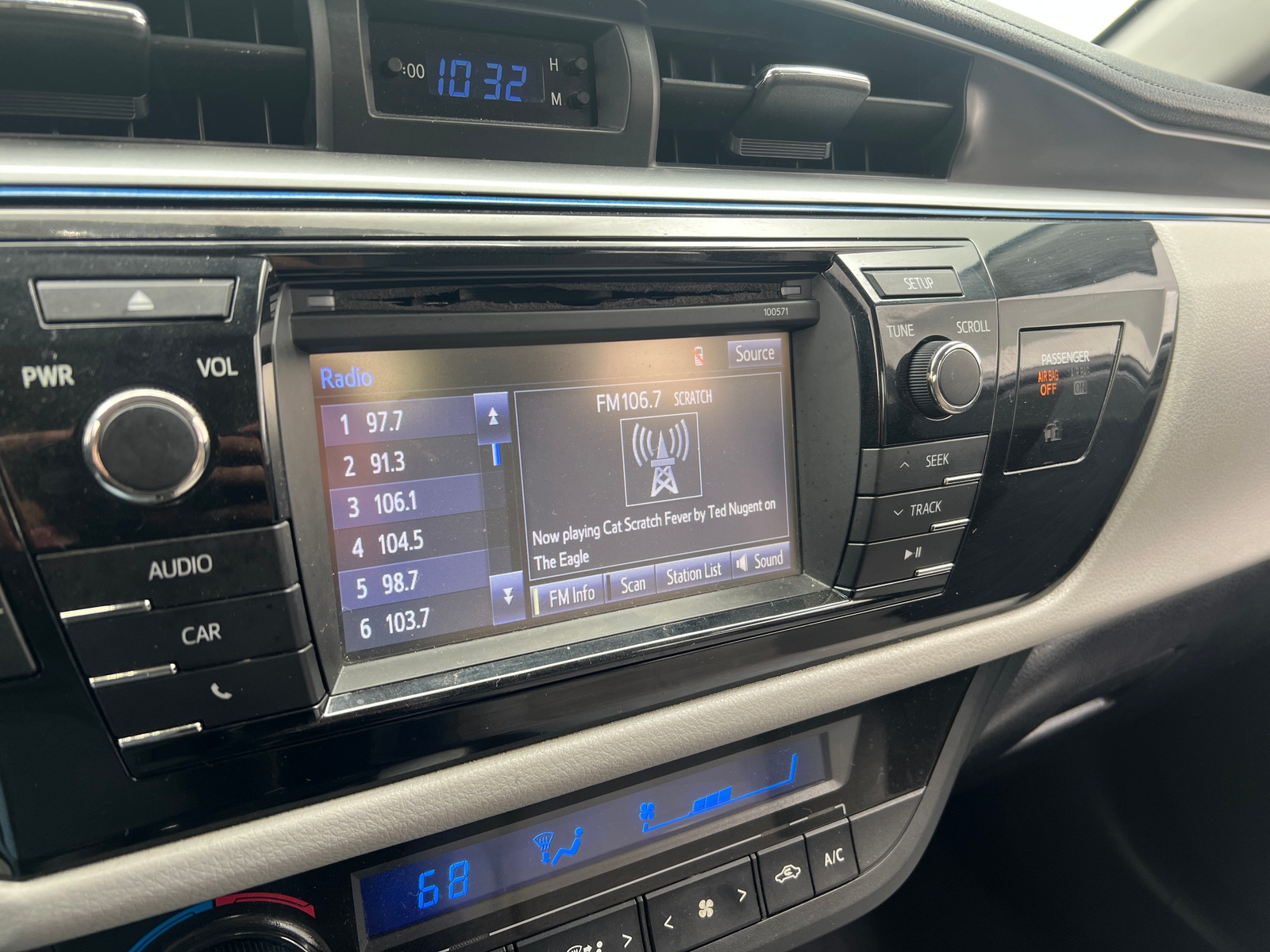 Thumbnail: 2015 Toyota Corolla - 4