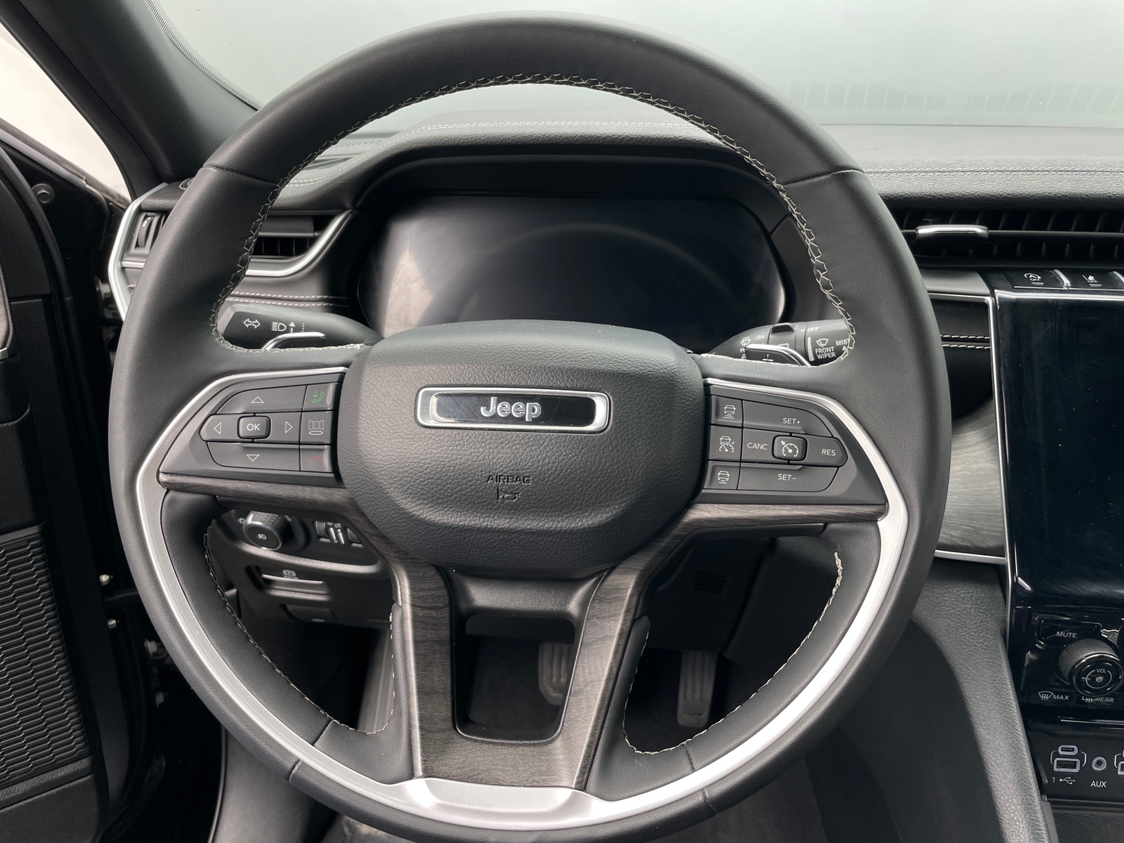 Thumbnail: 2024 Jeep Grand Cherokee L - 4