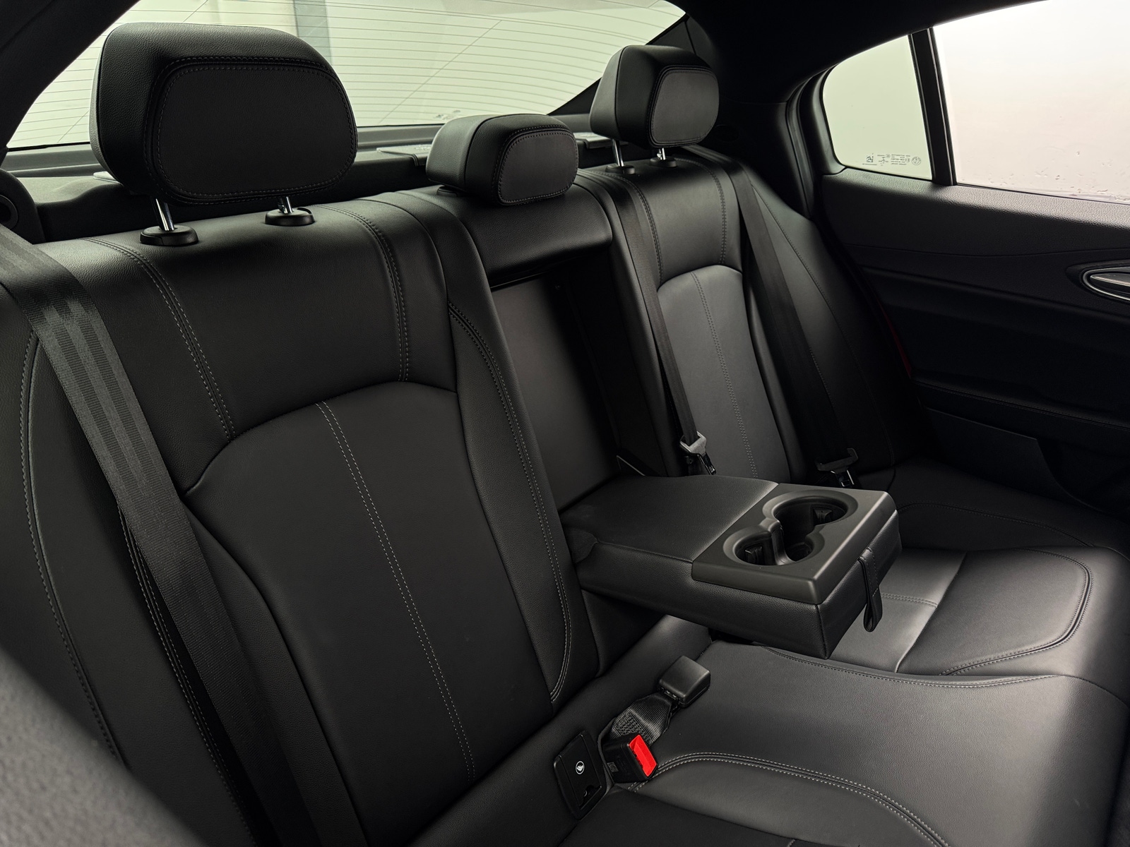 Thumbnail: 2022 Alfa Romeo Giulia - 5