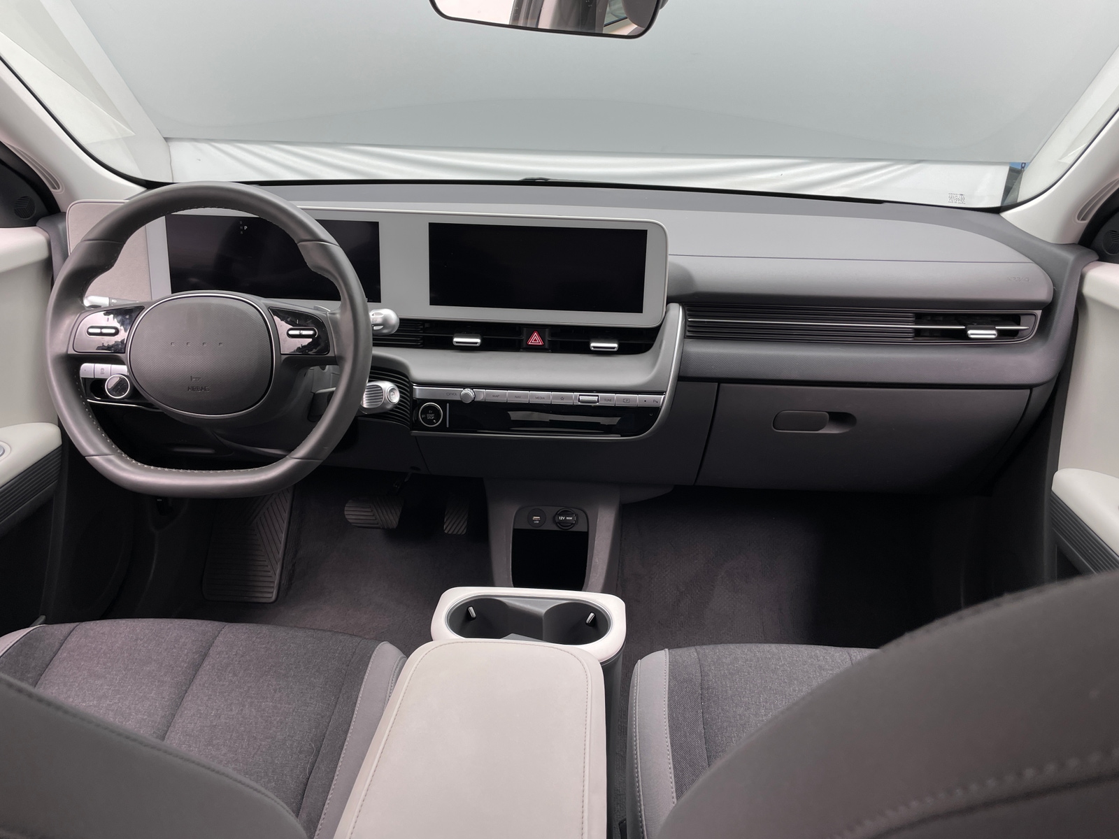 Thumbnail: 2022 Hyundai Ioniq 5 - 3