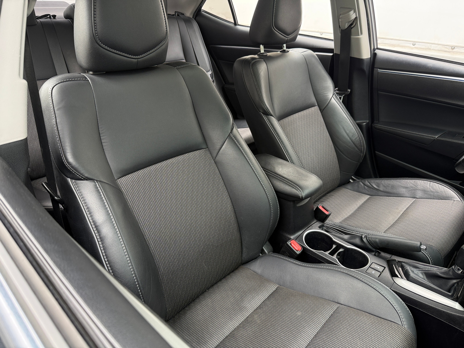 Thumbnail: 2015 Toyota Corolla - 2