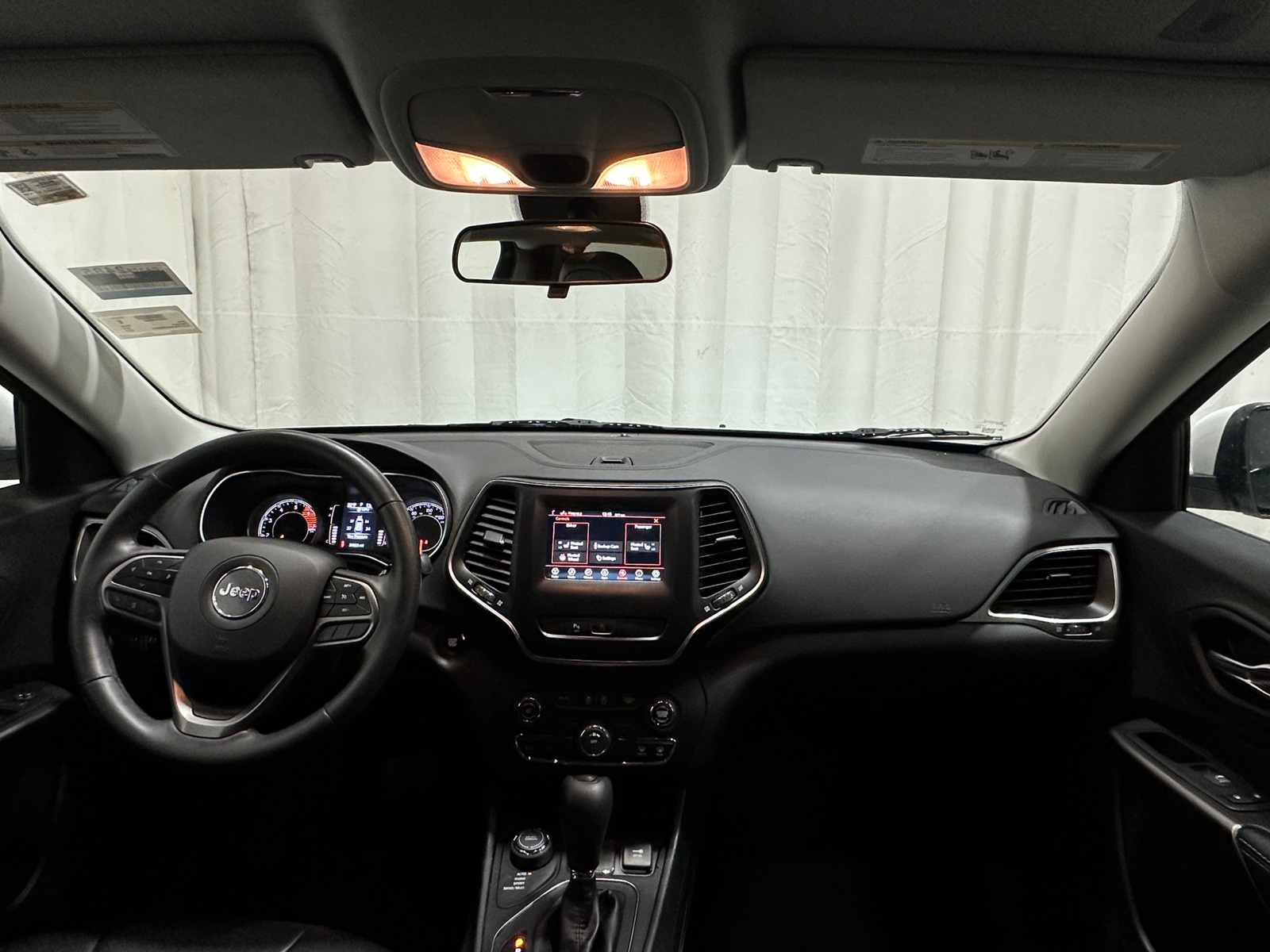 Thumbnail: 2019 Jeep Cherokee - 3