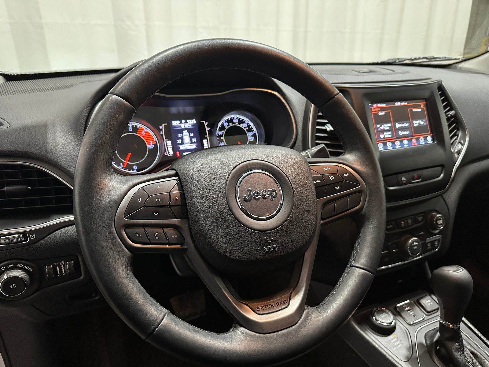 Thumbnail: 2019 Jeep Cherokee - 5