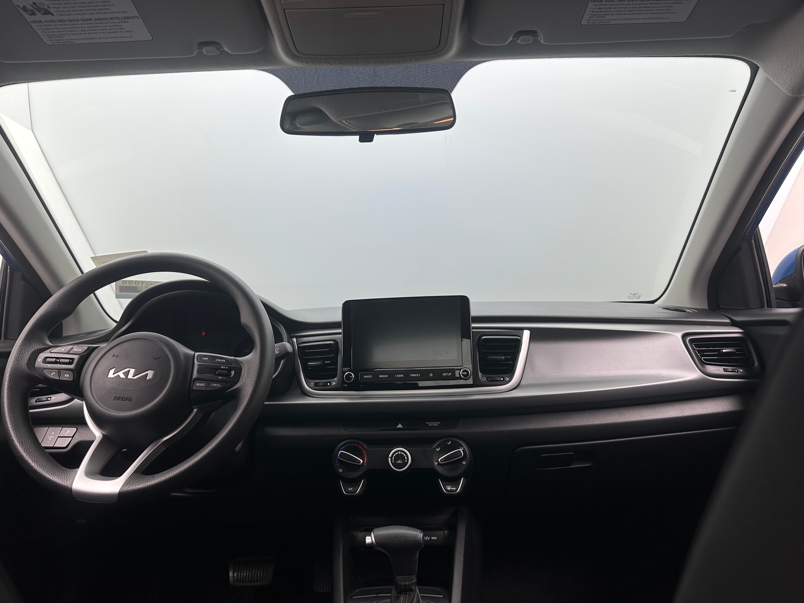 Thumbnail: 2023 Kia Rio - 3