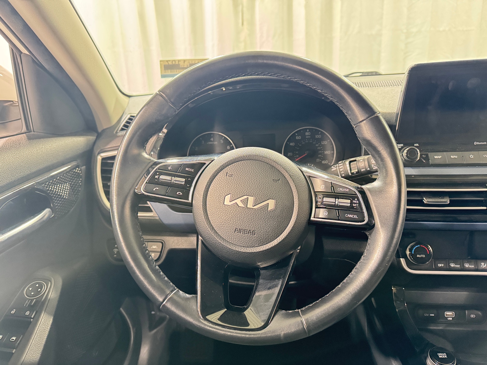 Thumbnail: 2023 Kia Seltos - 5