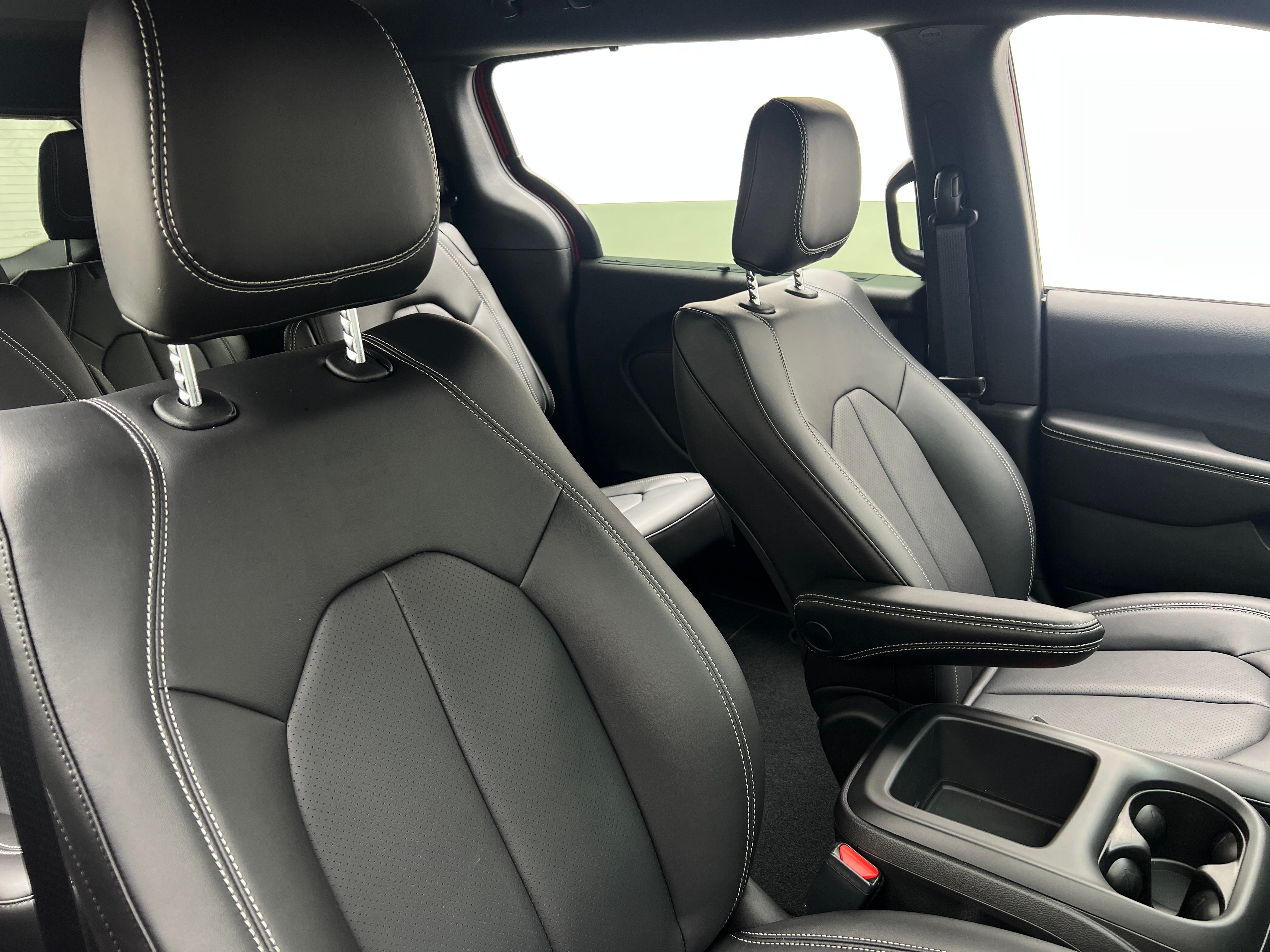 2026 Chrysler Pacifica Select AWD's photo