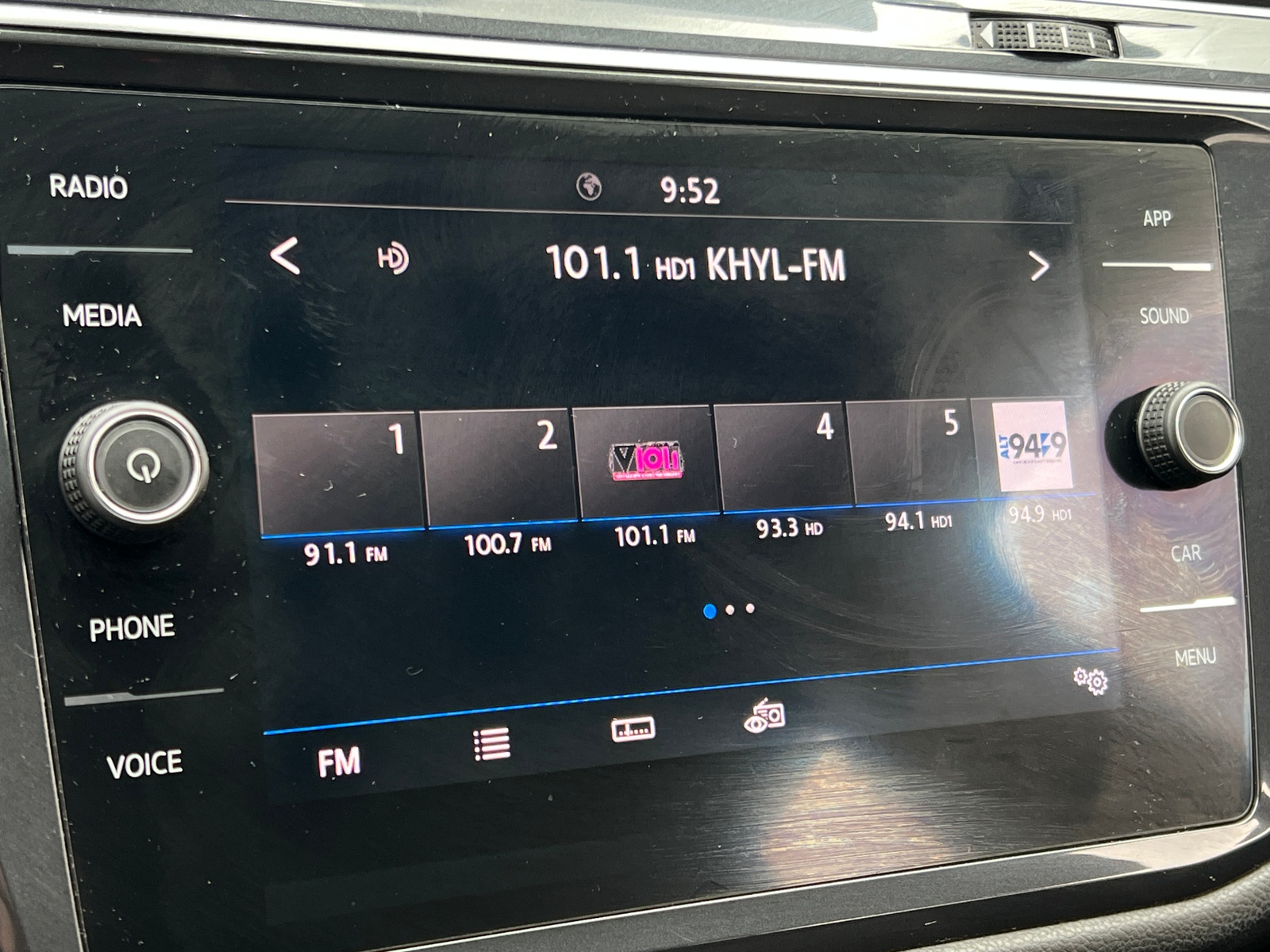 Thumbnail: 2020 Volkswagen Tiguan - 3